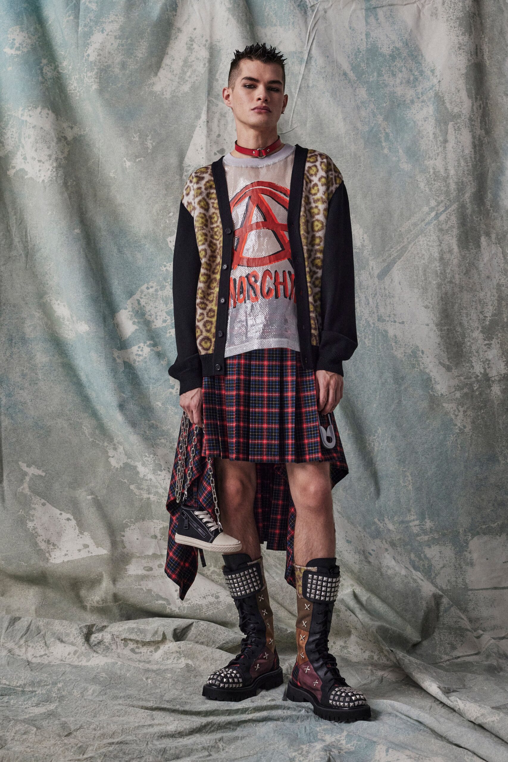 Moschino F/W 23 Look 23