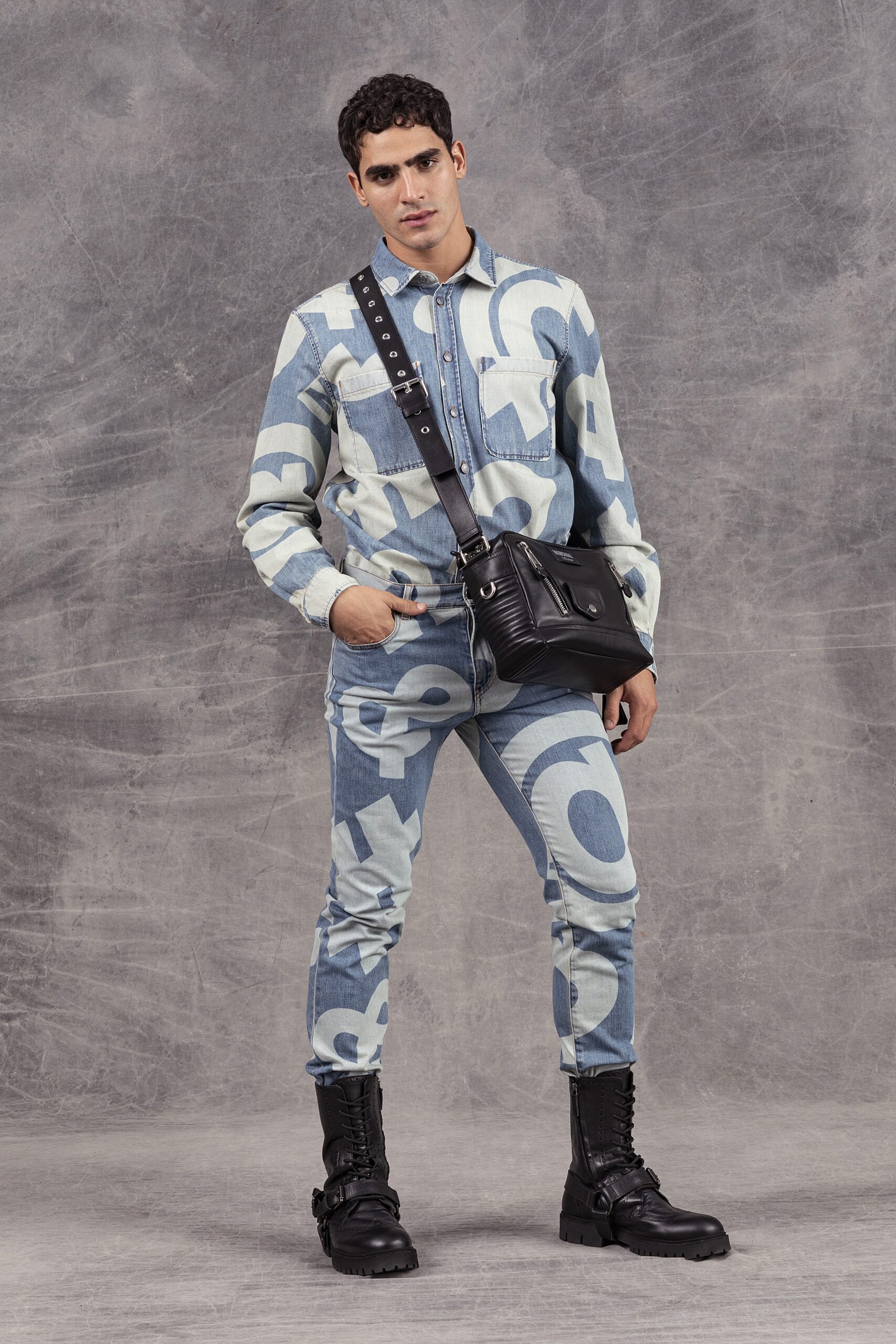 Moschino F/W 21 Look 24