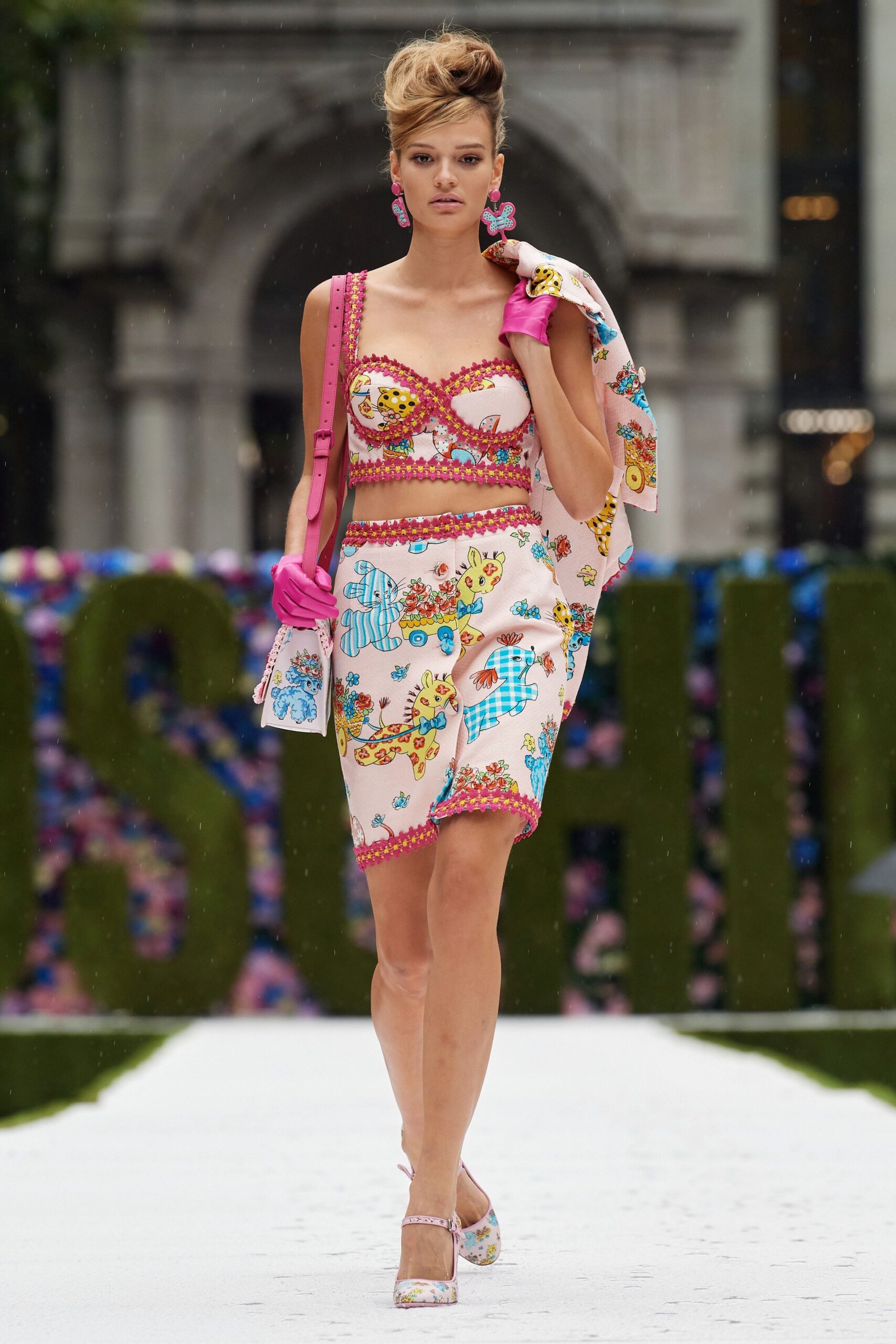 Moschino S/S 22 Look 24