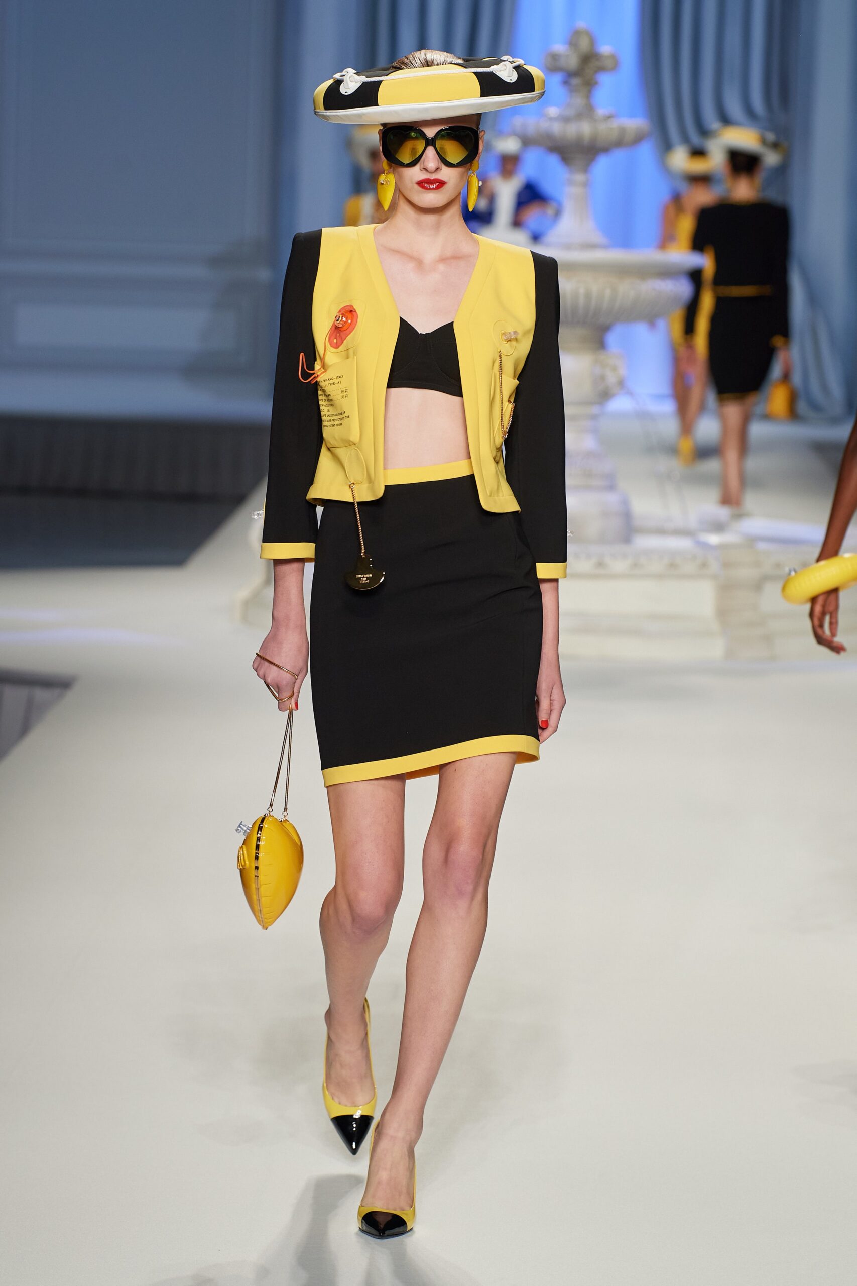 Moschino S/S 23 Look 24