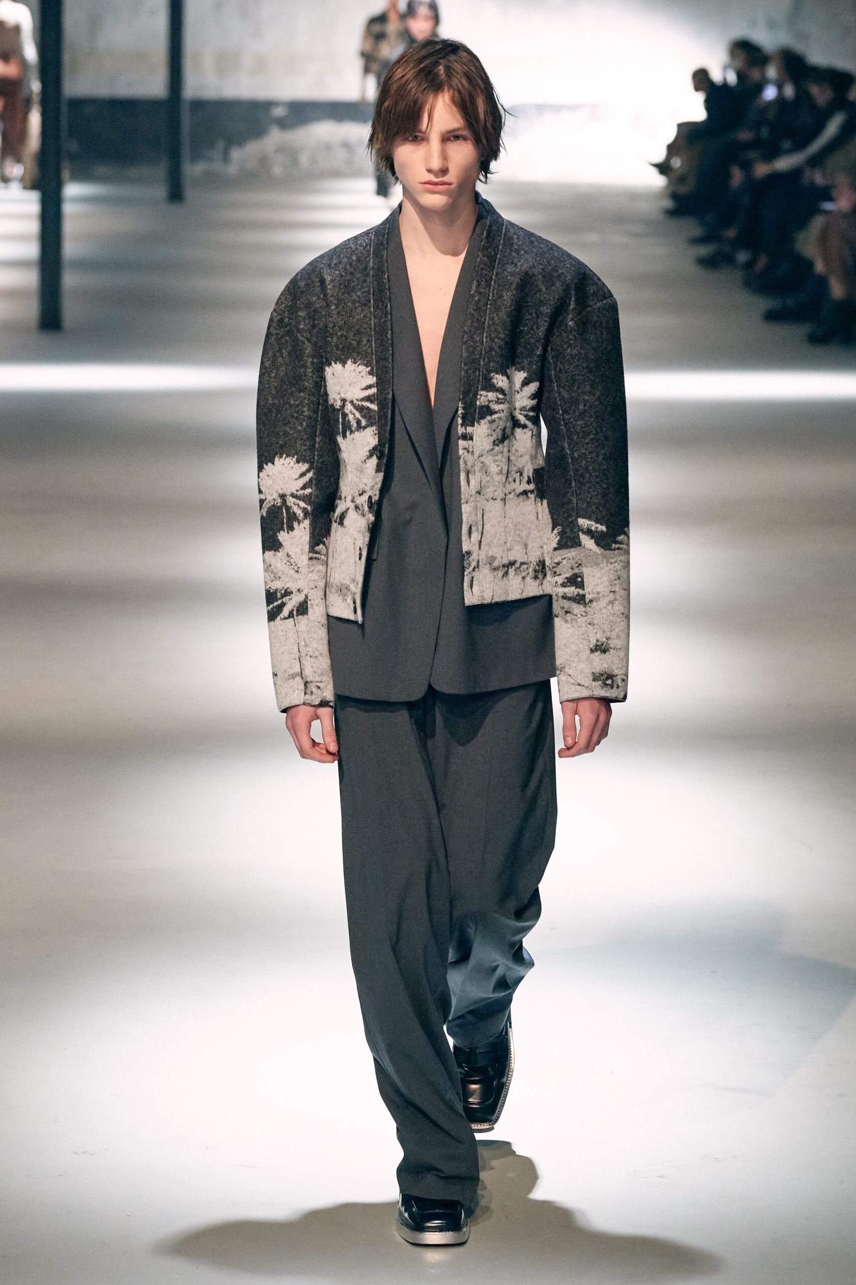 No. 21 F/W 22 Look 24