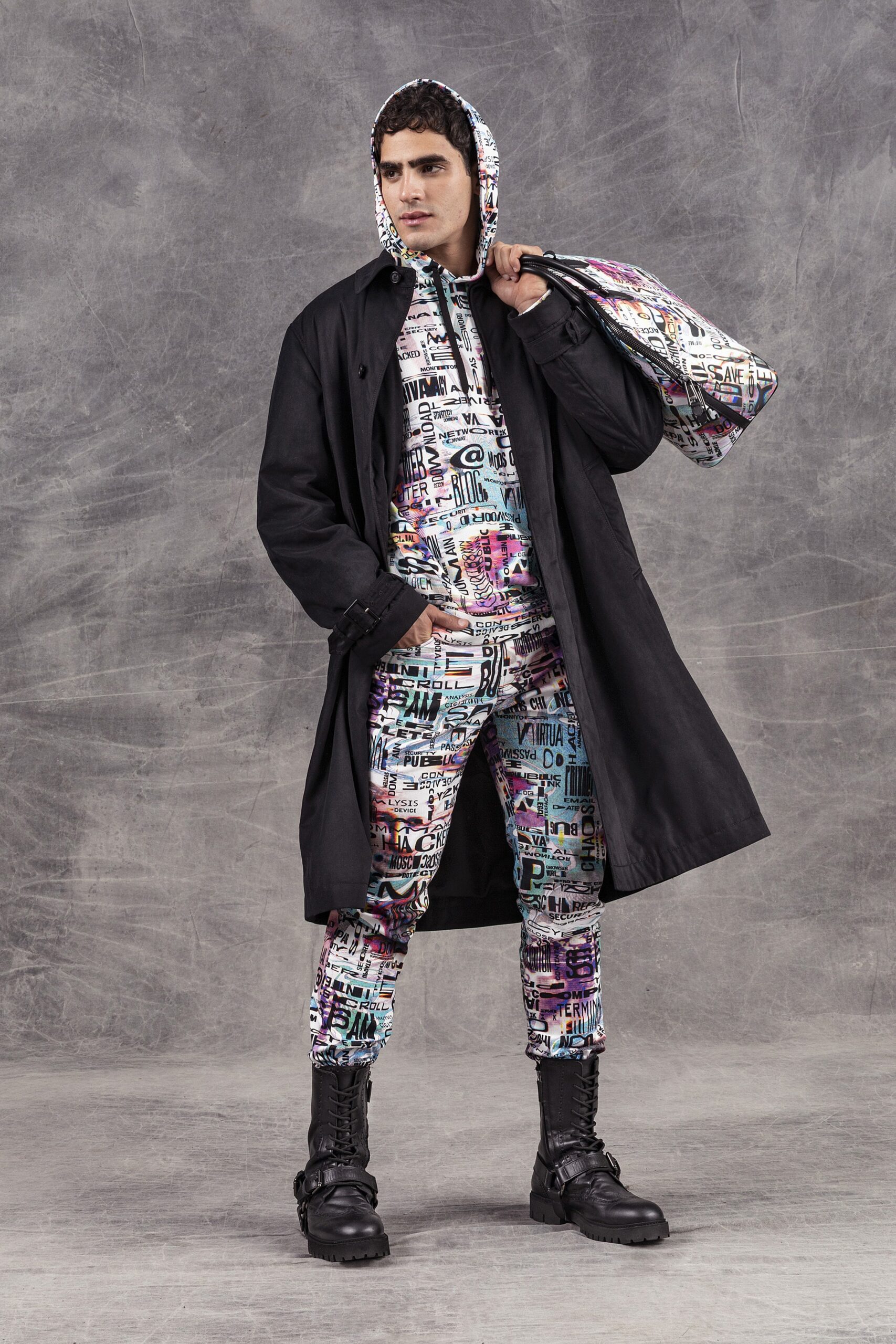 Moschino F/W 21 Look 25