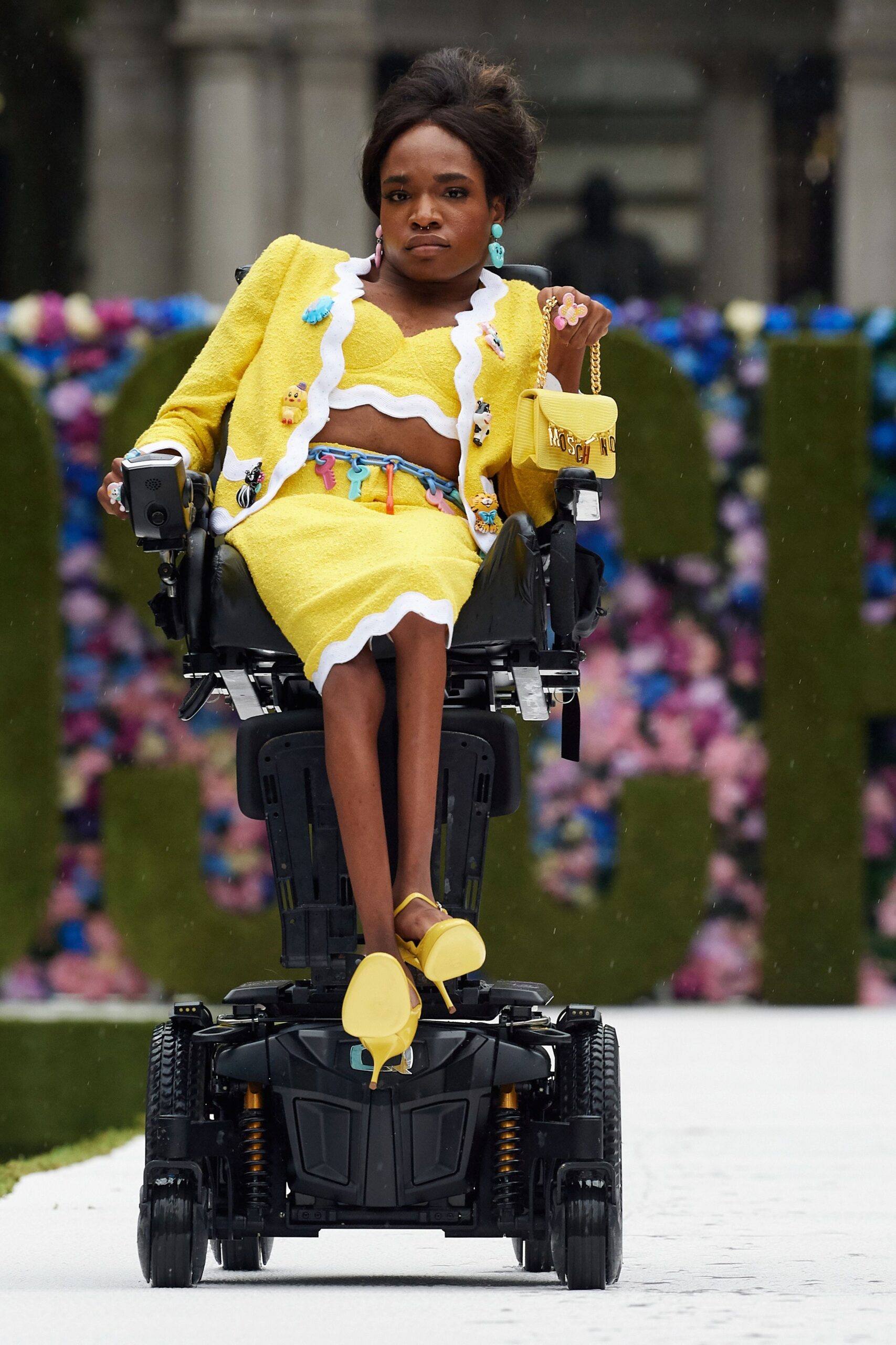 Moschino S/S 22 Look 25