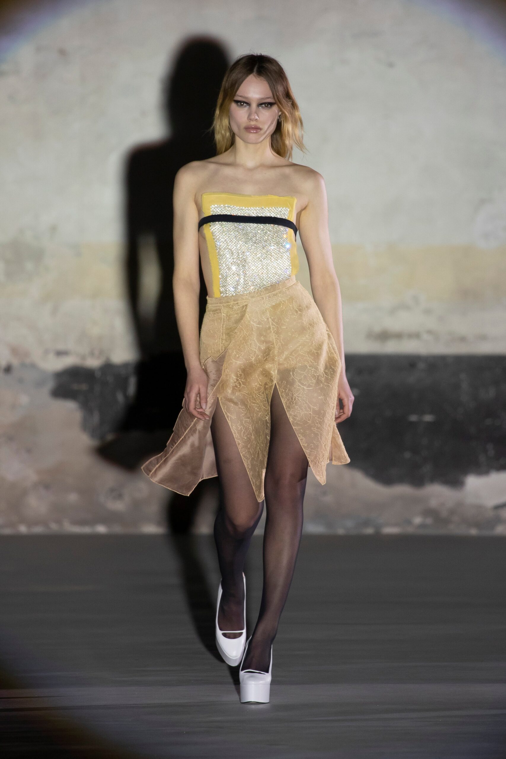No. 21 F/W 21 Look 25