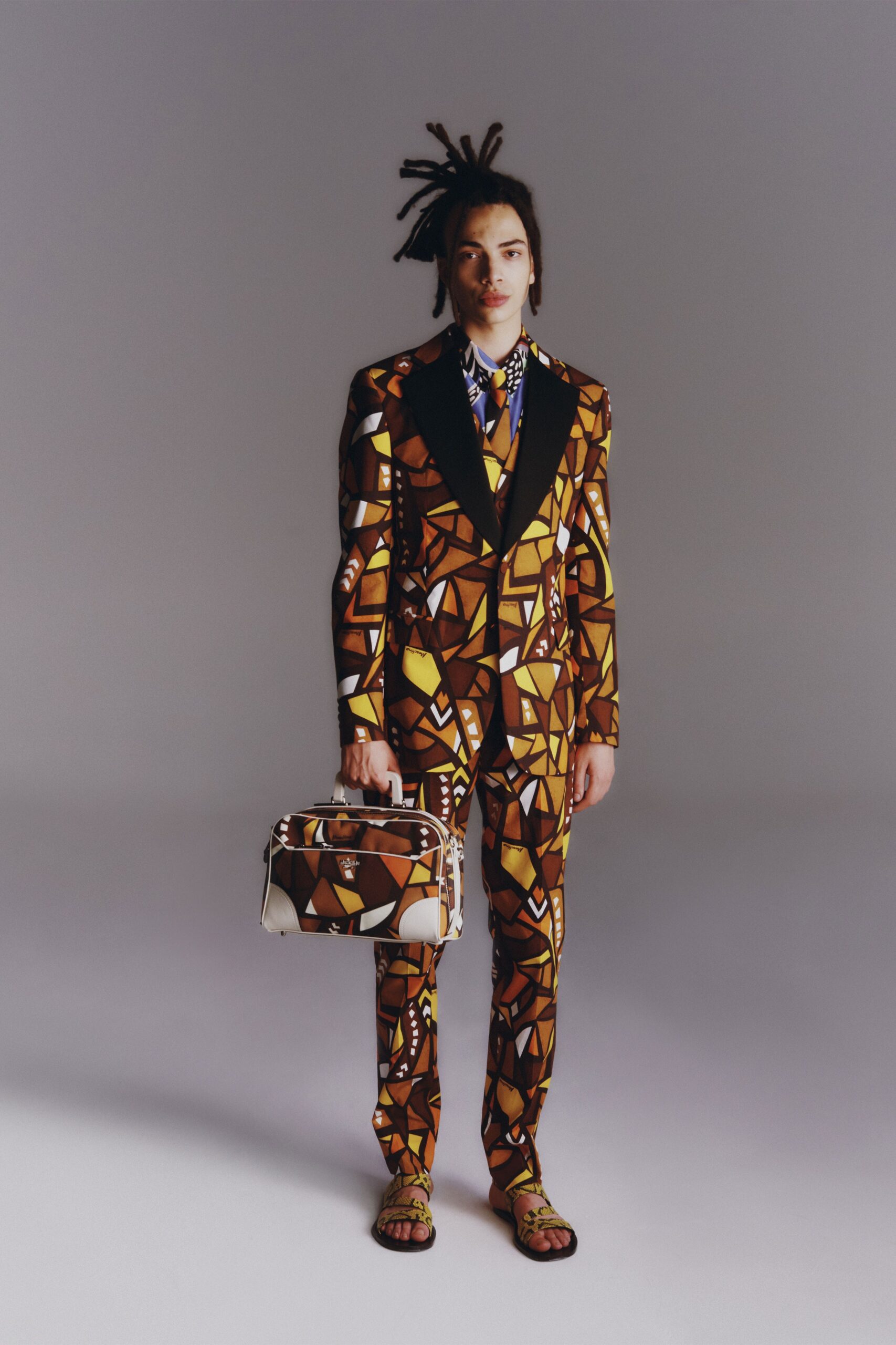 Moschino Resort 23 Look 25