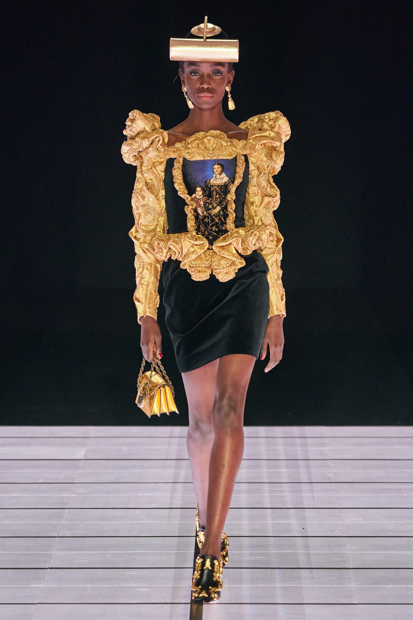 Moschino F/W 22 Look 25