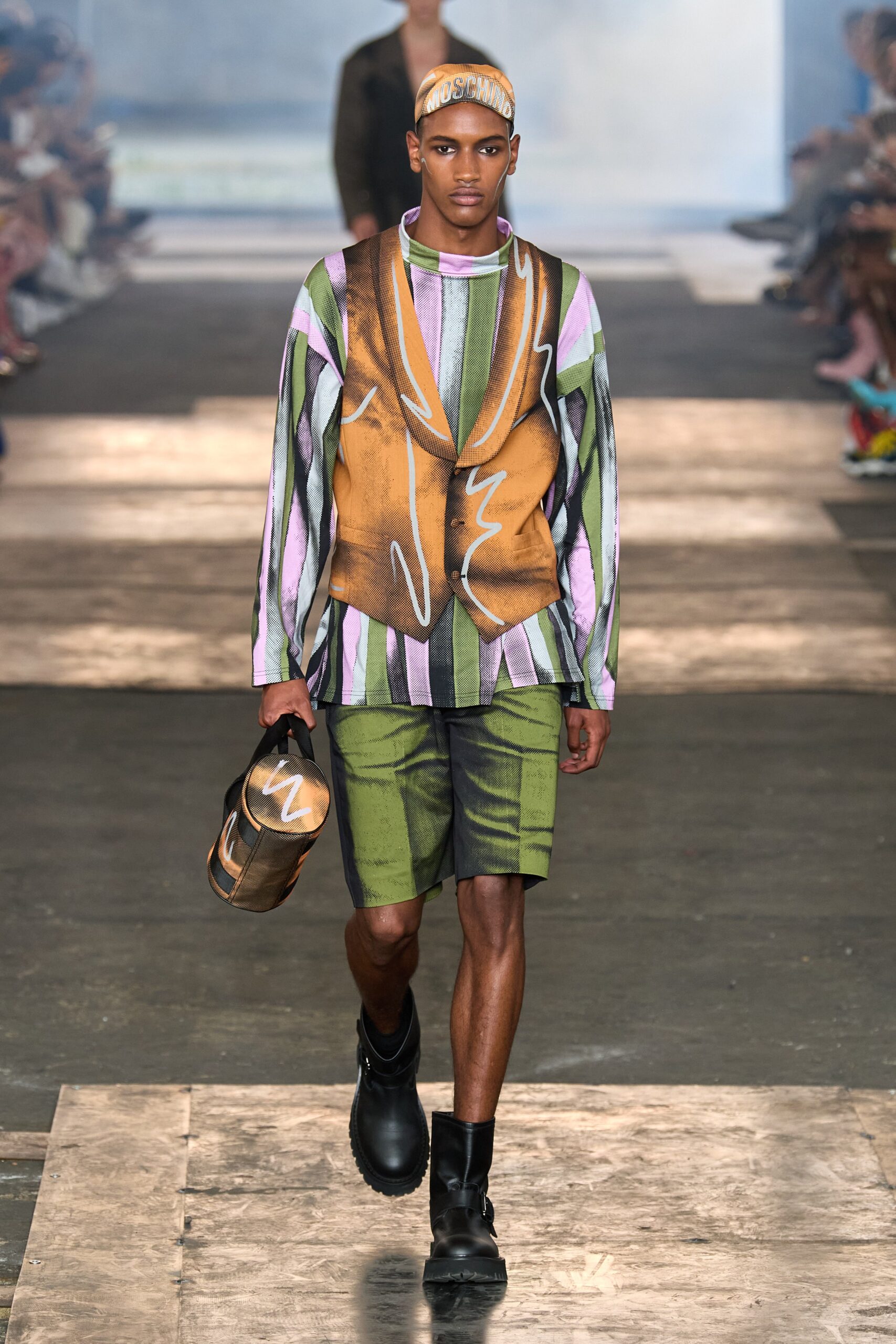 Moschino S/S 23 Menswear Look 25