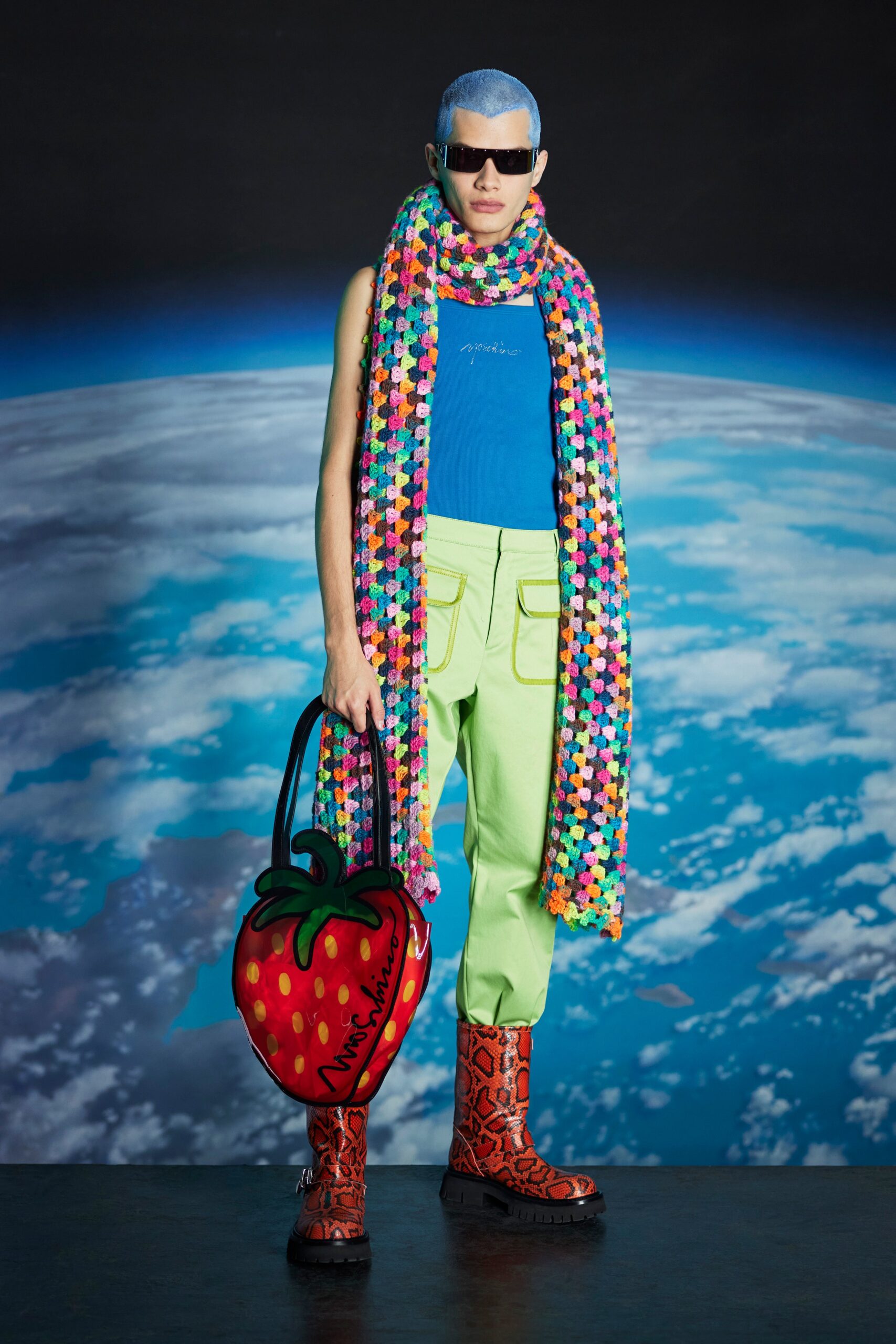 Moschino F/W 22 Look 26