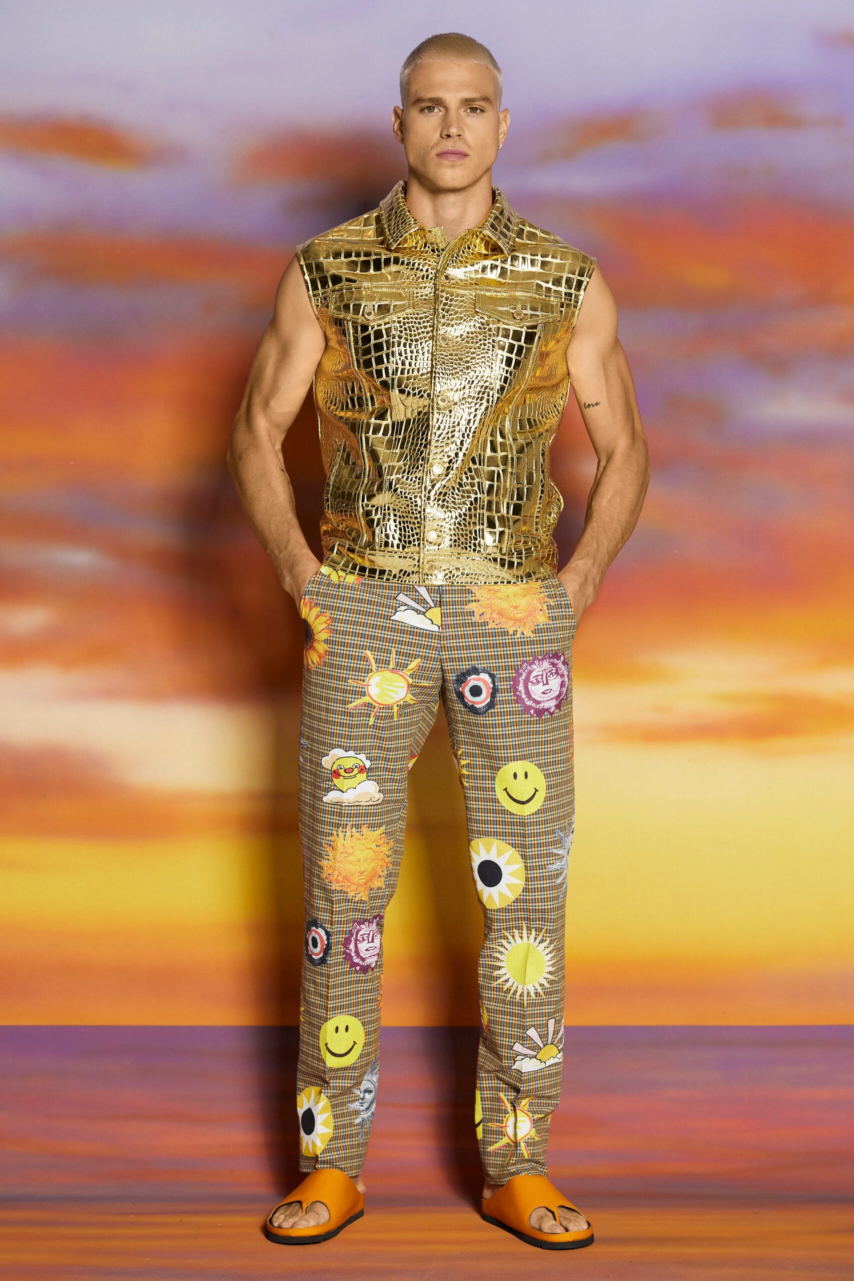 Moschino Resort 22 Look 27