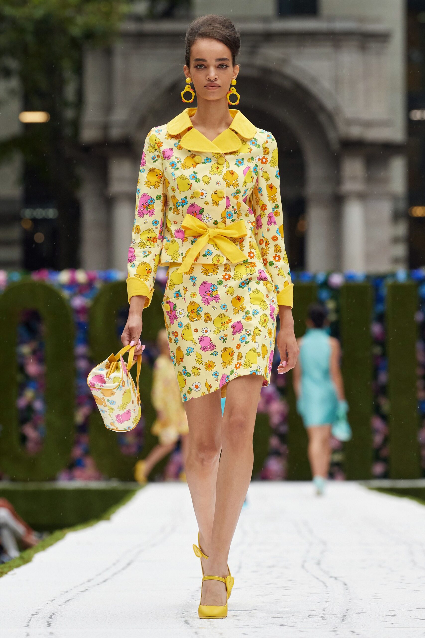 Moschino S/S 22 Look 27