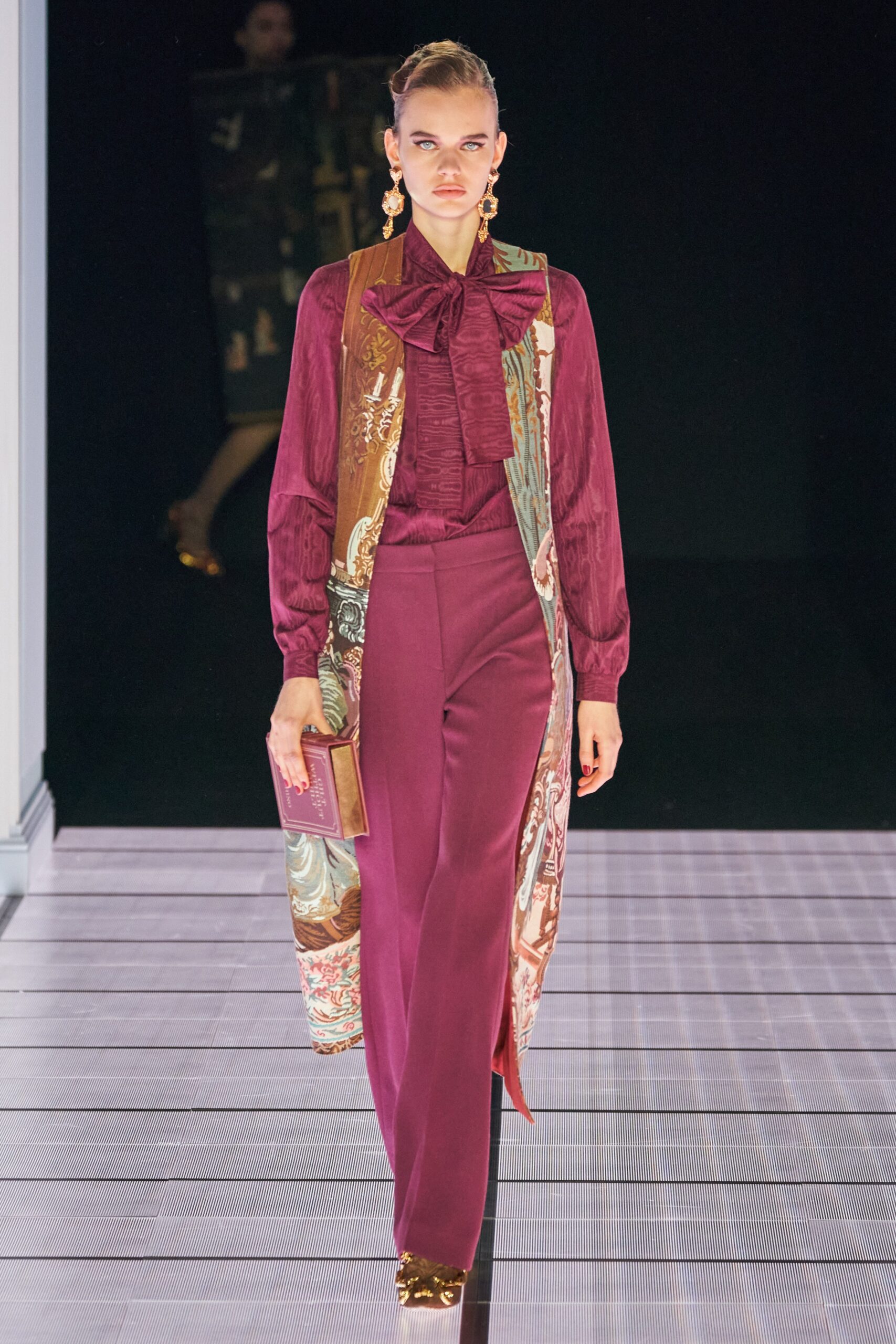Moschino F/W 22 Look 27