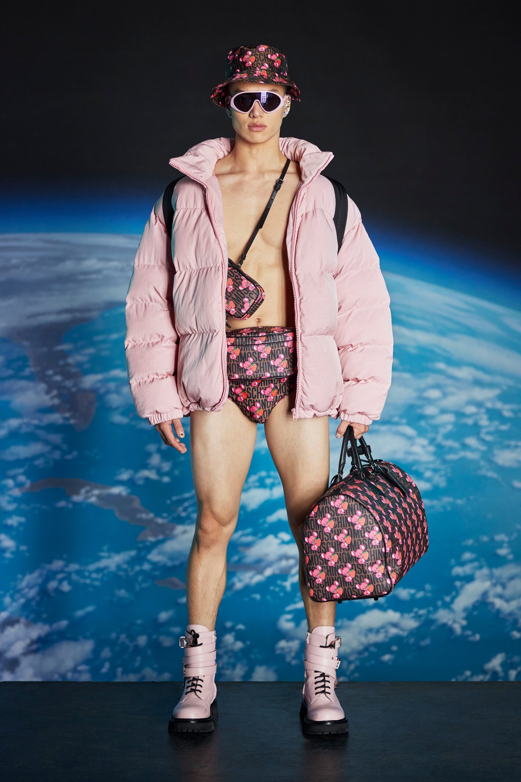 Moschino F/W 22 Look 28