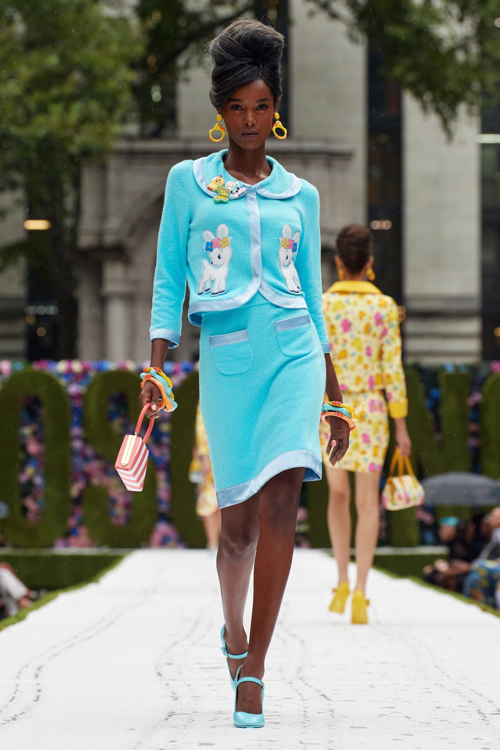 Moschino S/S 22 Look 28