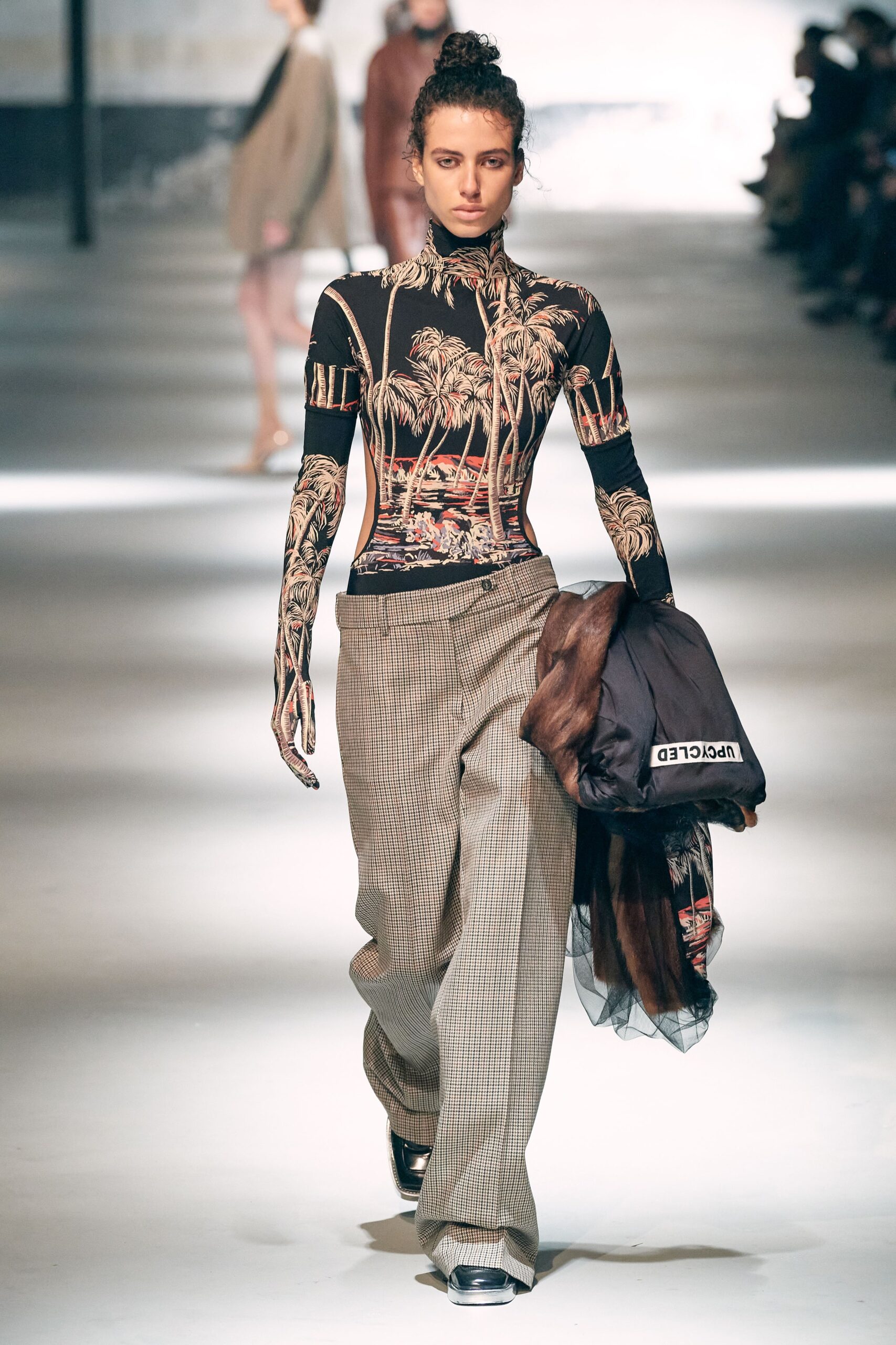 No. 21 F/W 22 Look 28