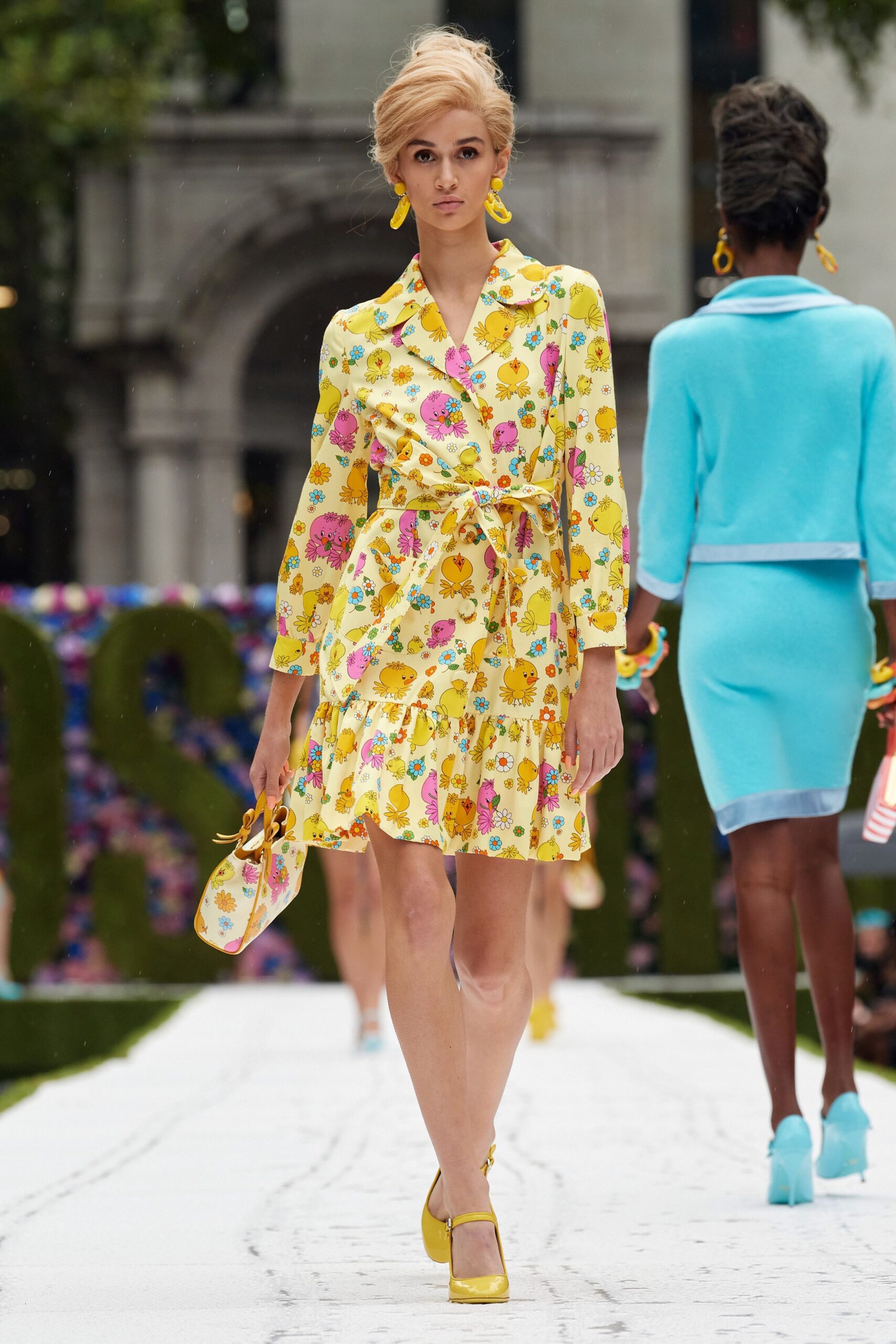 Moschino S/S 22 Look 29