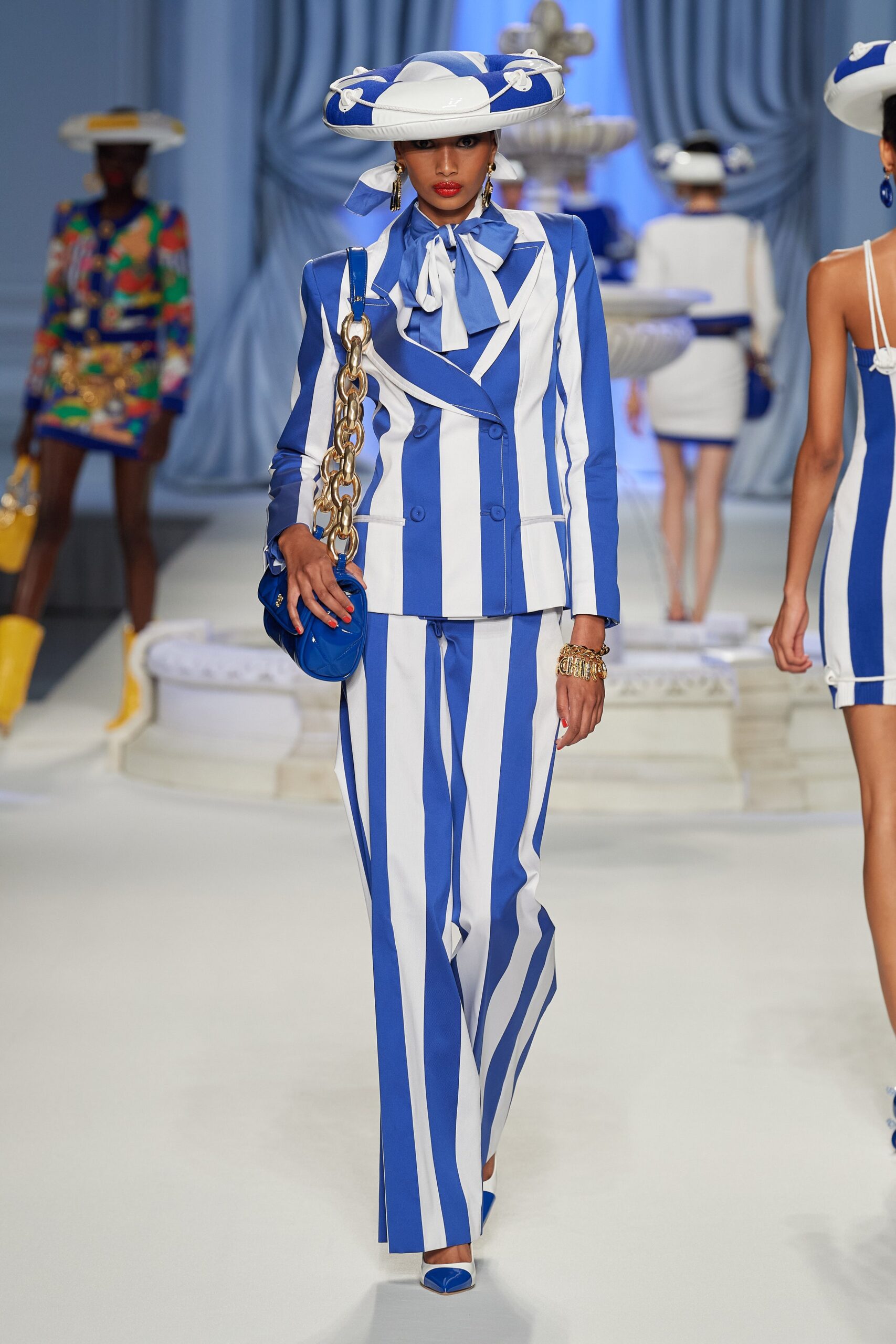 Moschino S/S 23 Look 29