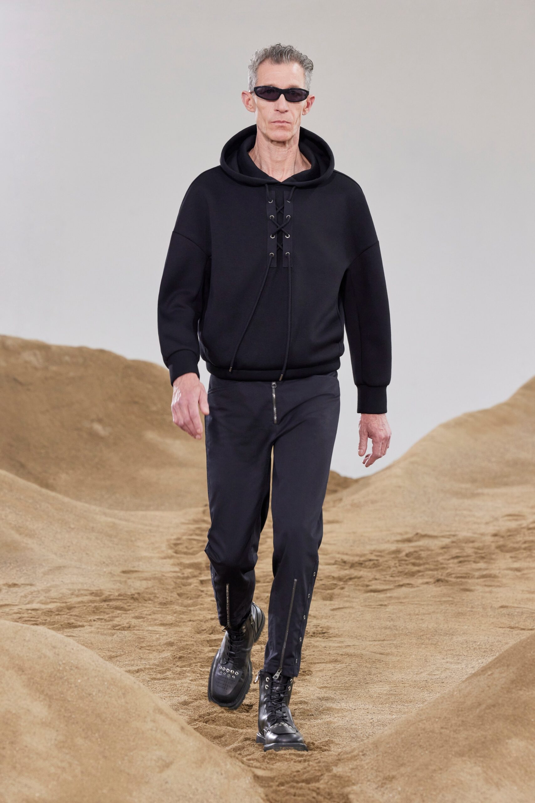 Neil Barrett S/S 23 Menswear Look 29