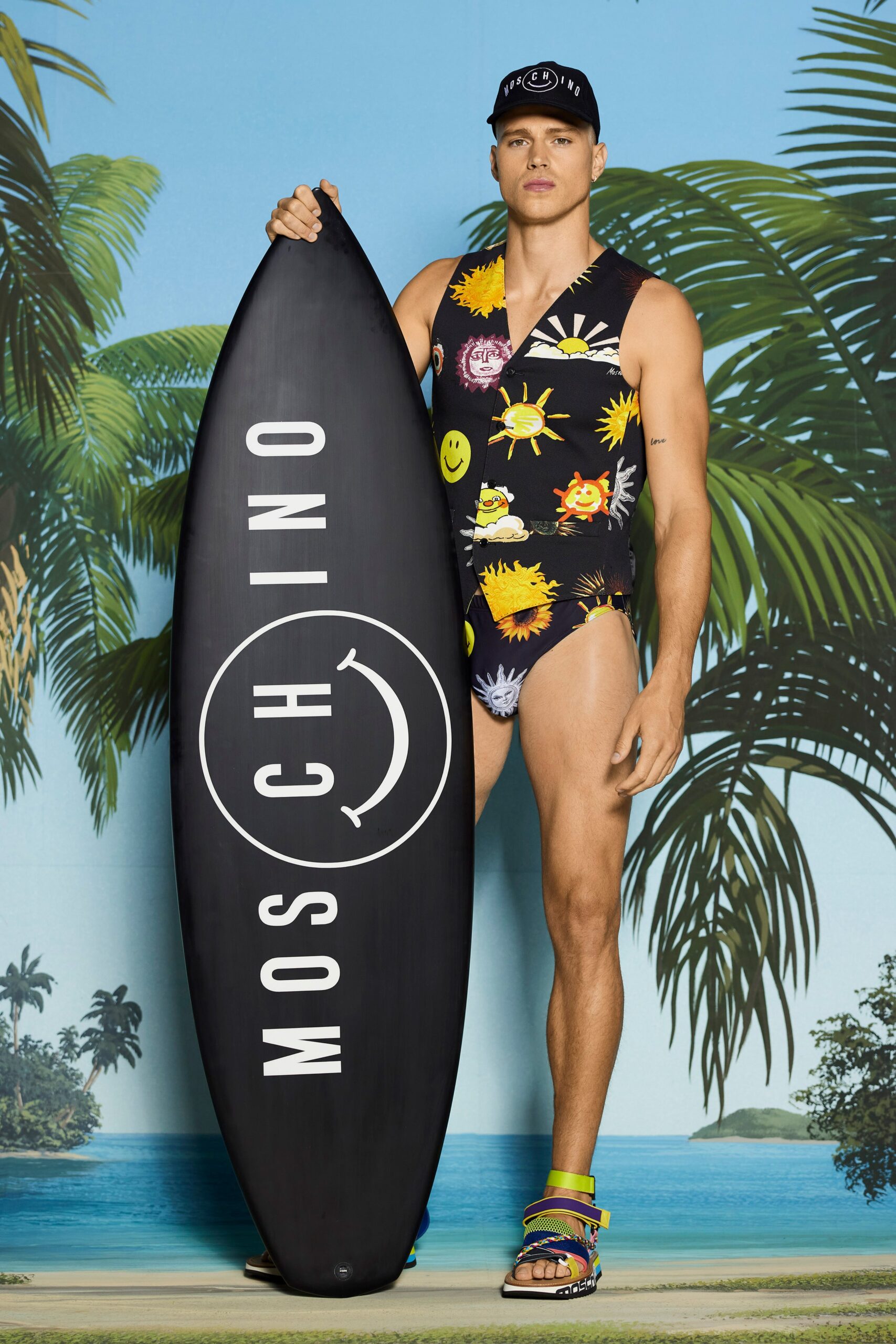 Moschino Resort 22 Look 30