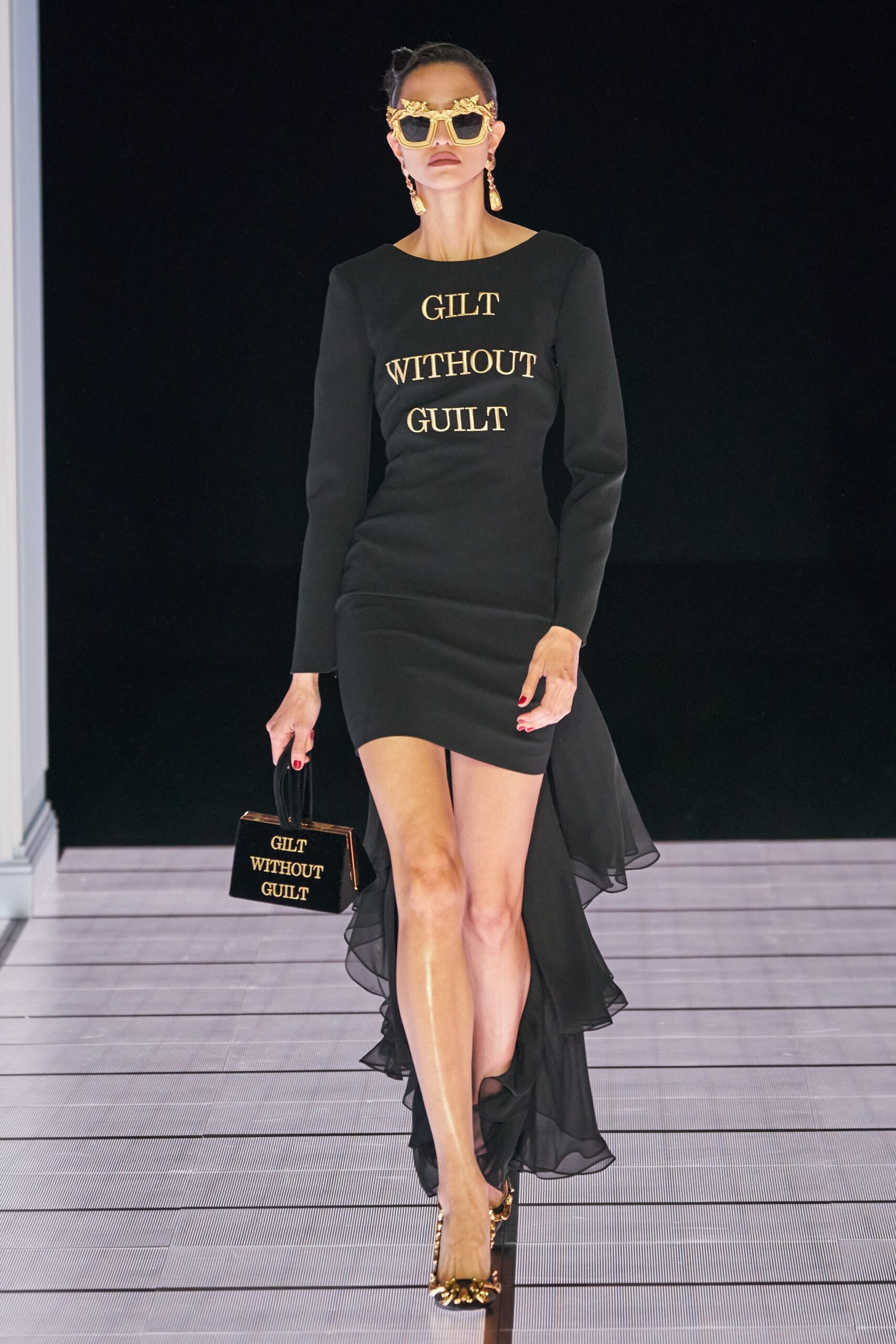 Moschino F/W 22 Look 30
