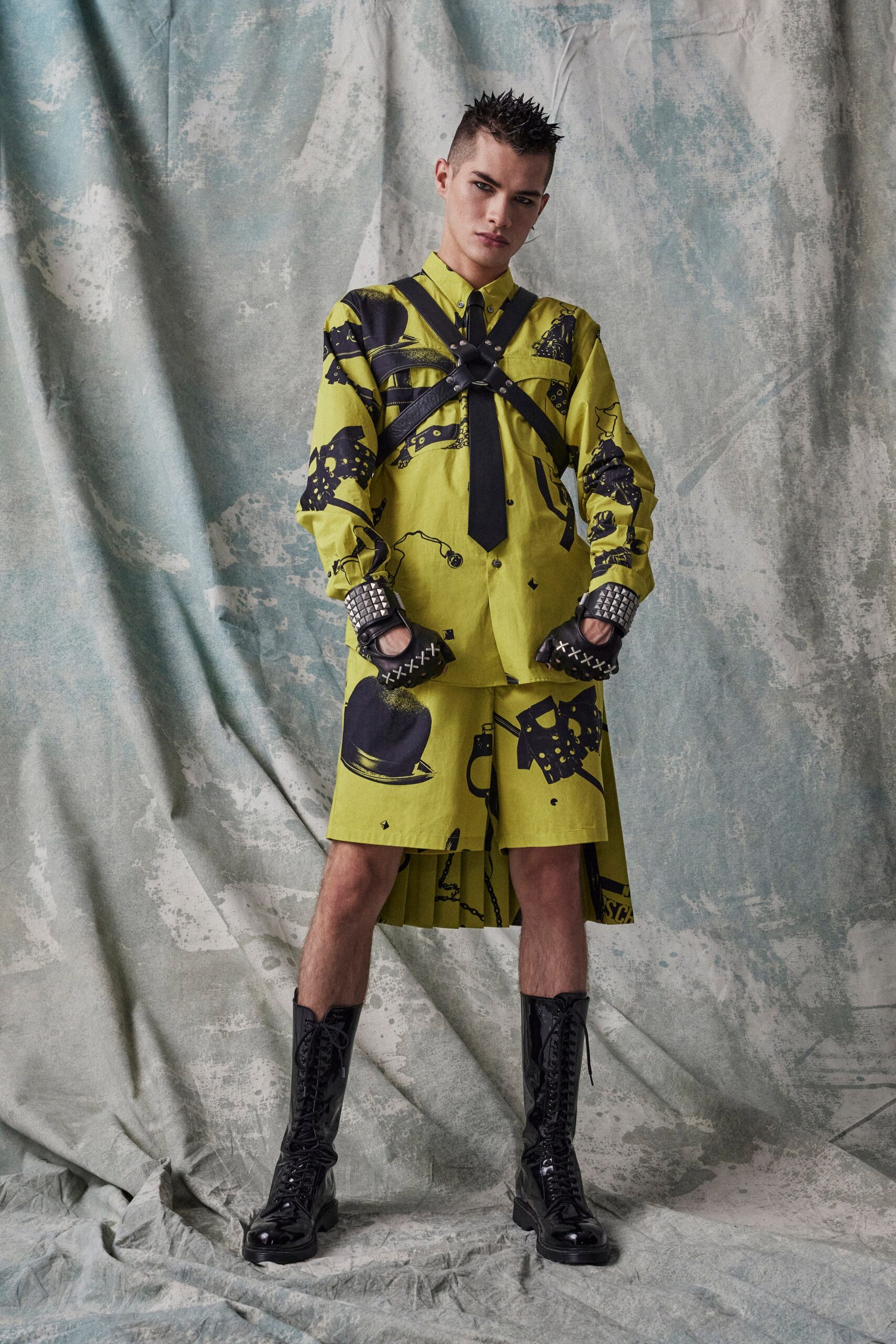 Moschino F/W 23 Look 30