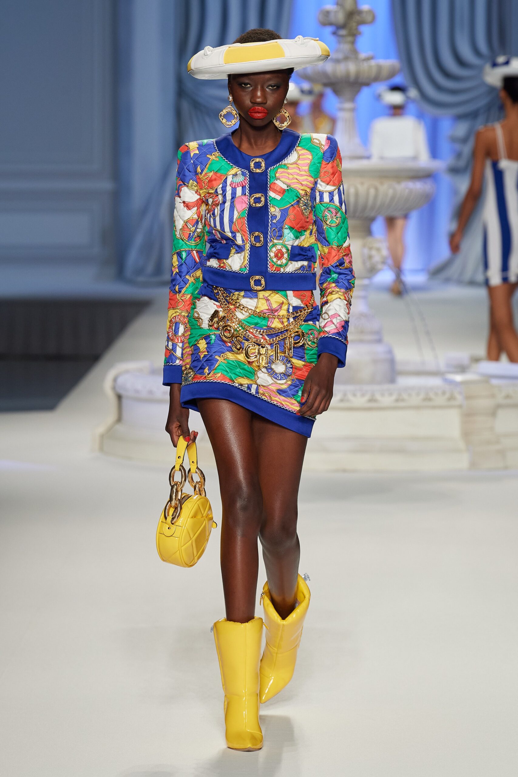 Moschino S/S 23 Look 30