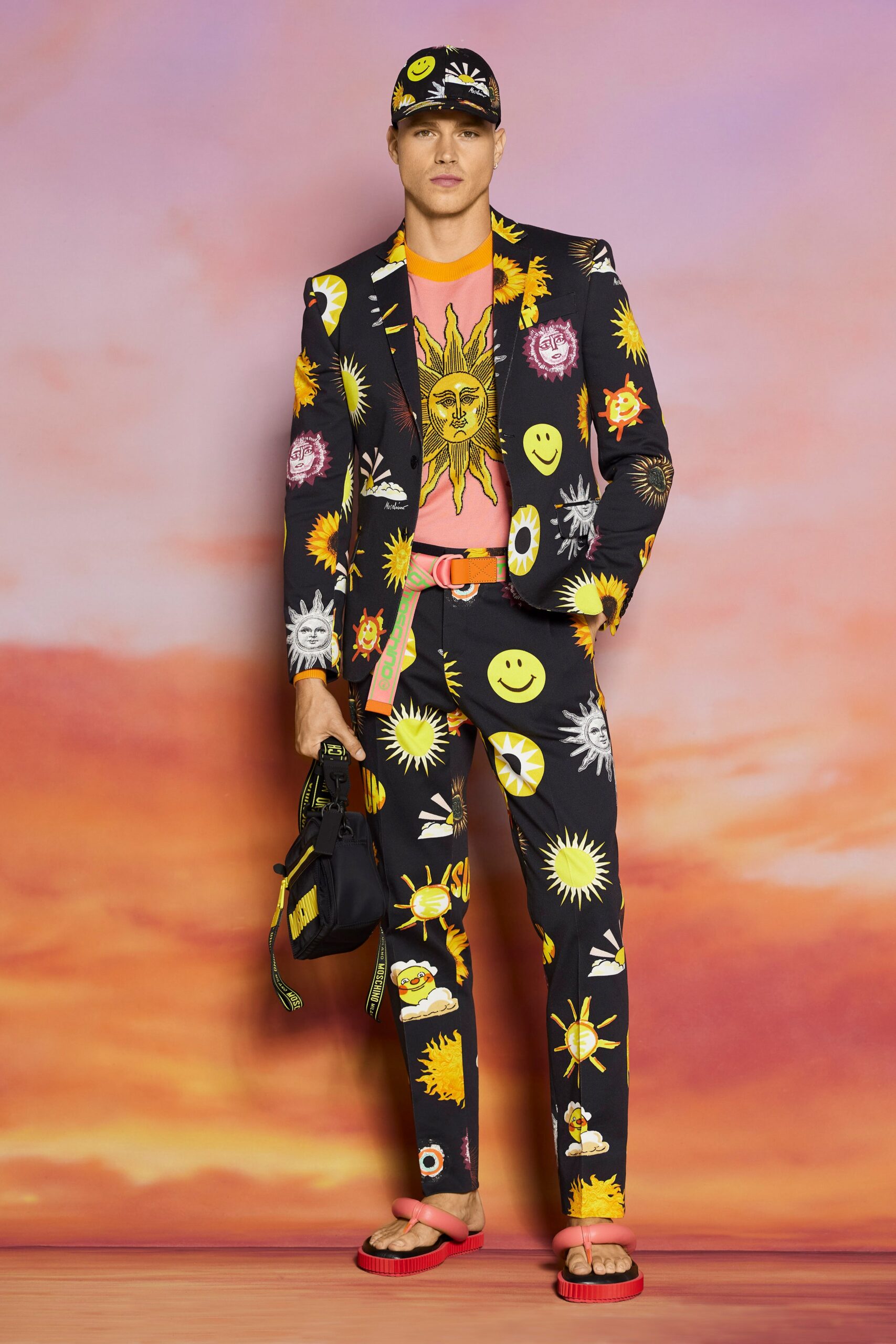 Moschino Resort 22 Look 31