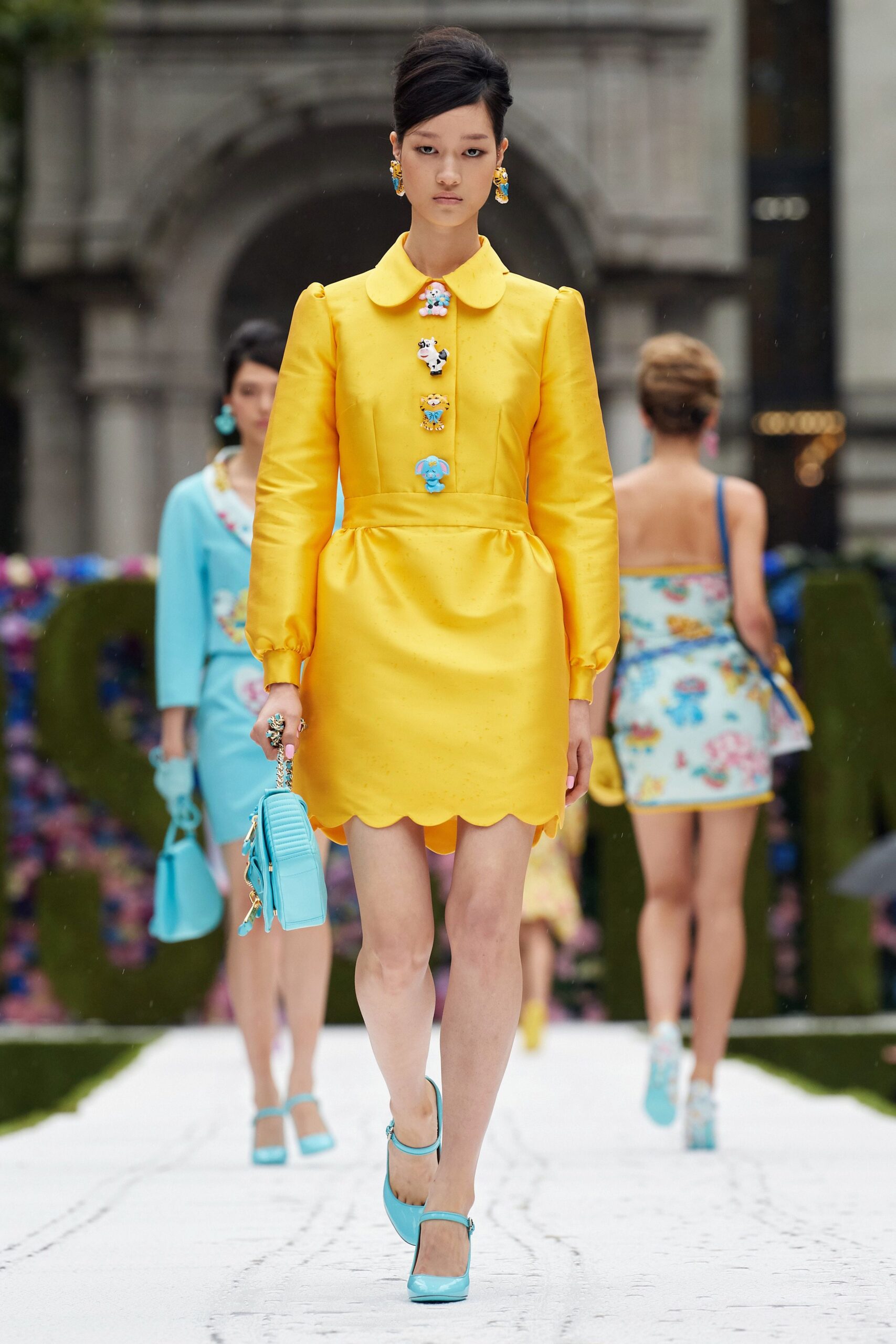 Moschino S/S 22 Look 31