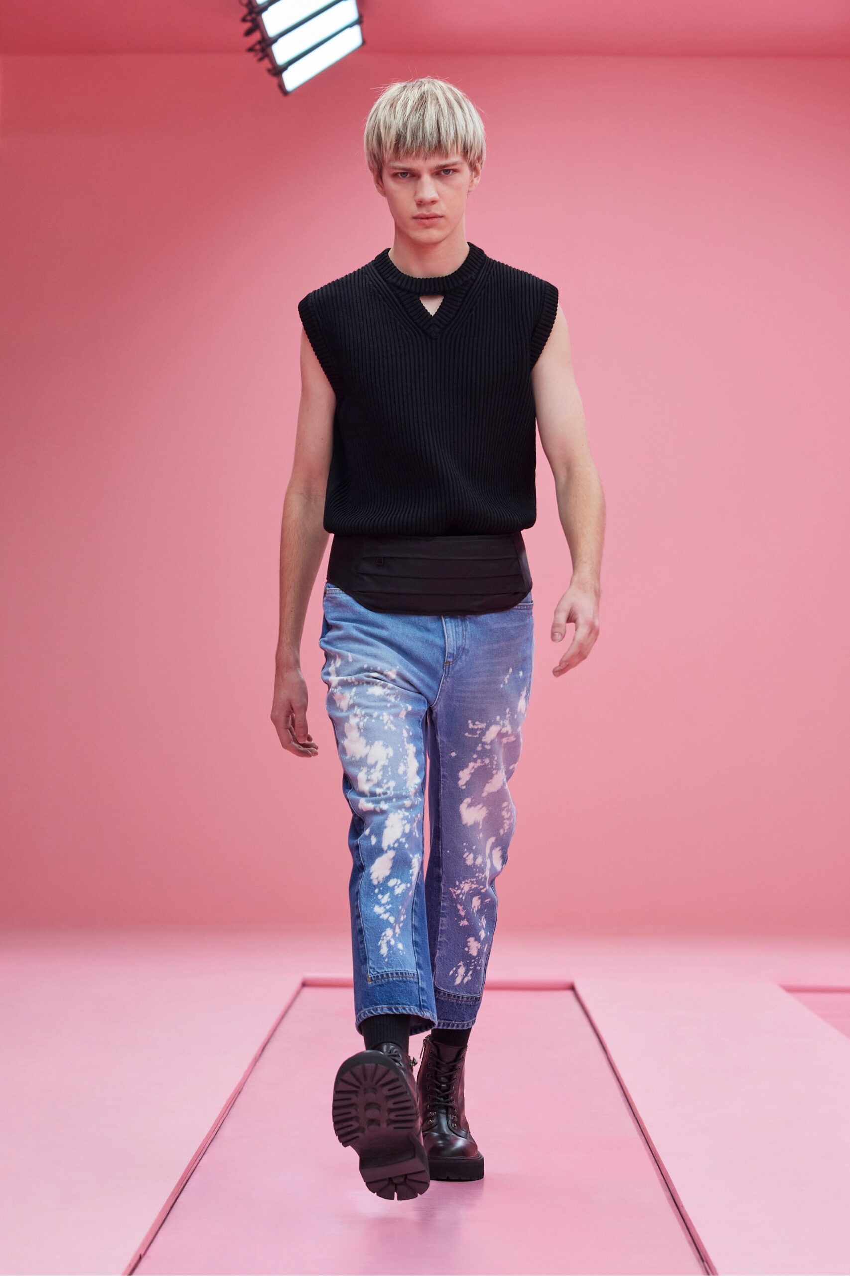 Neil Barrett F/W 22 Menswear Look 31