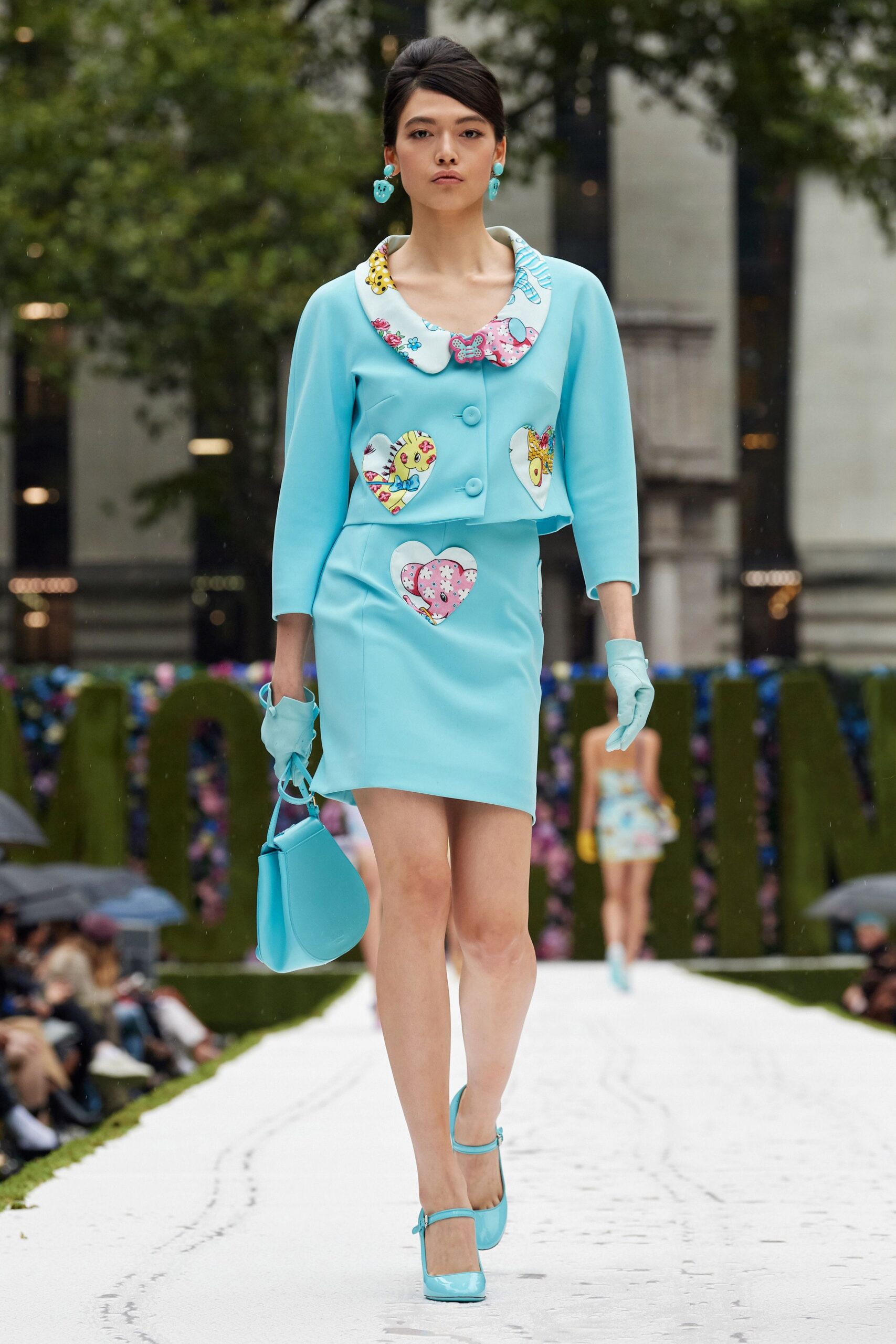 Moschino S/S 22 Look 32