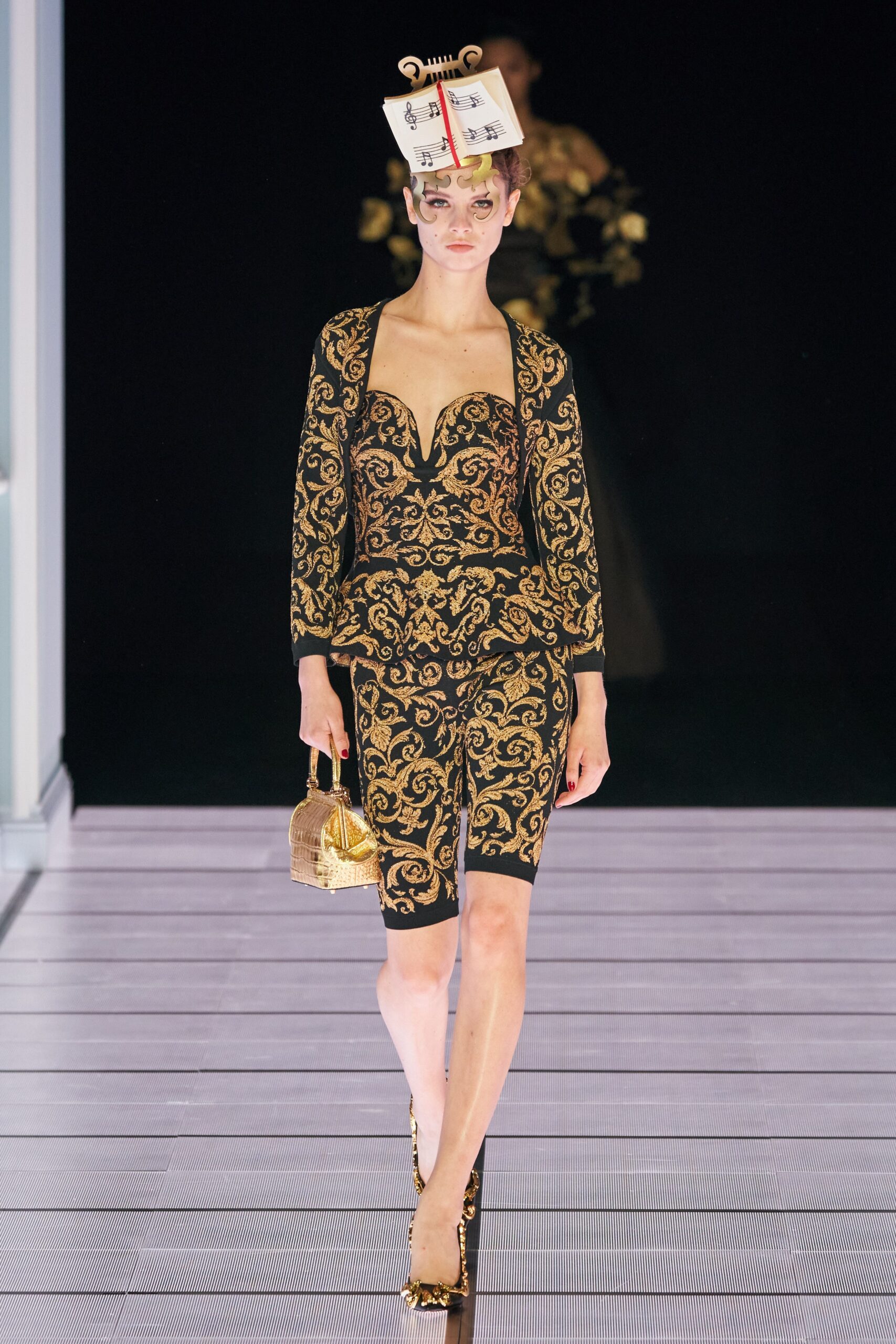 Moschino F/W 22 Look 33