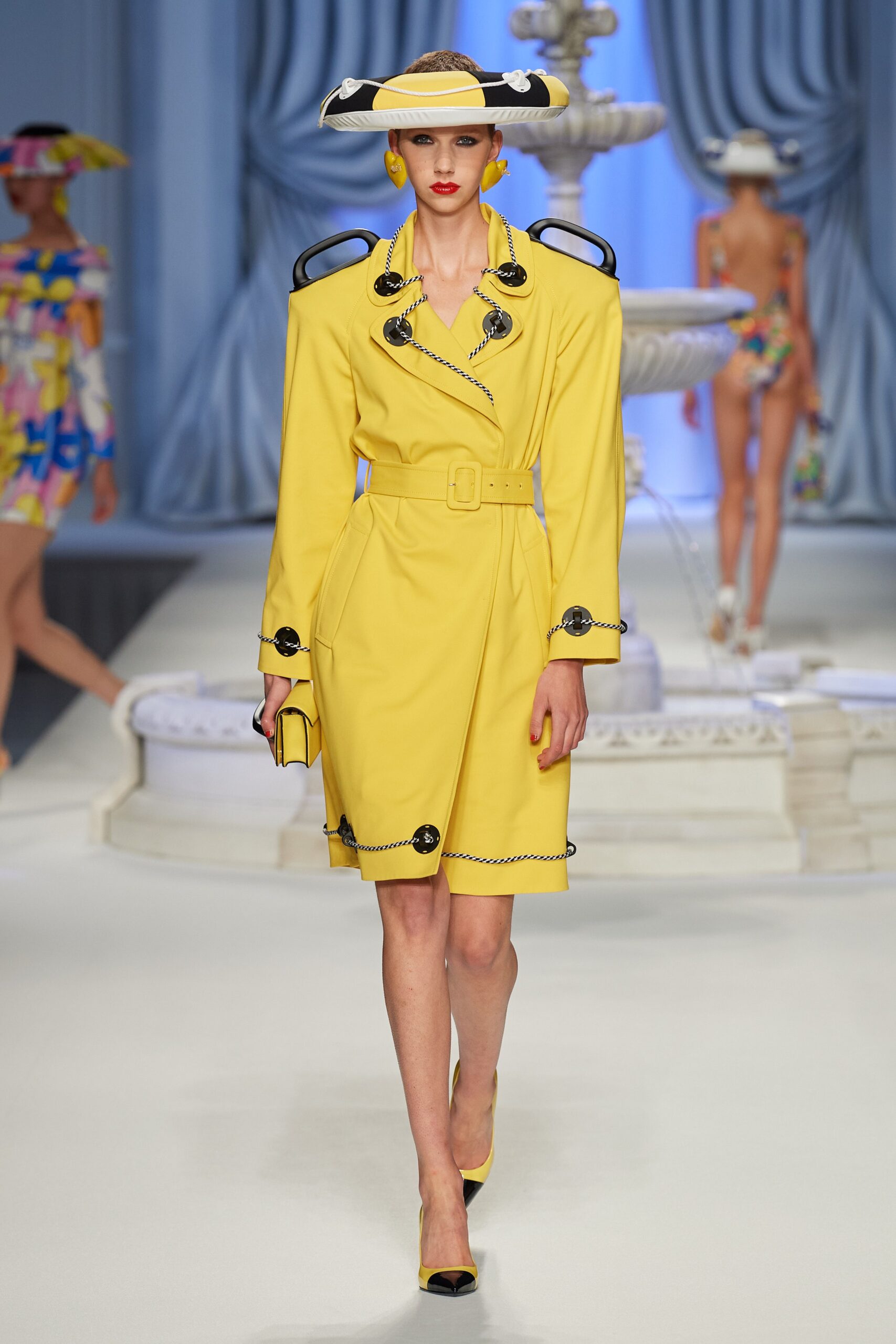 Moschino S/S 23 Look 33