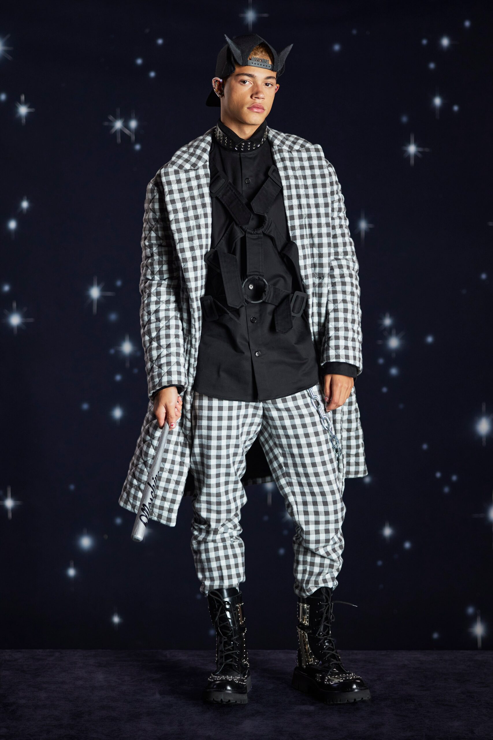 Moschino F/W 22 Look 34