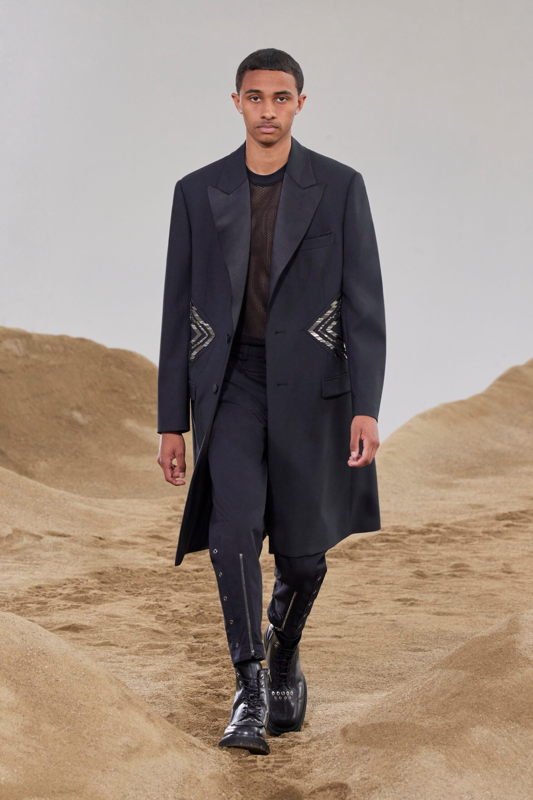 Neil Barrett S/S 23 Menswear Look 34