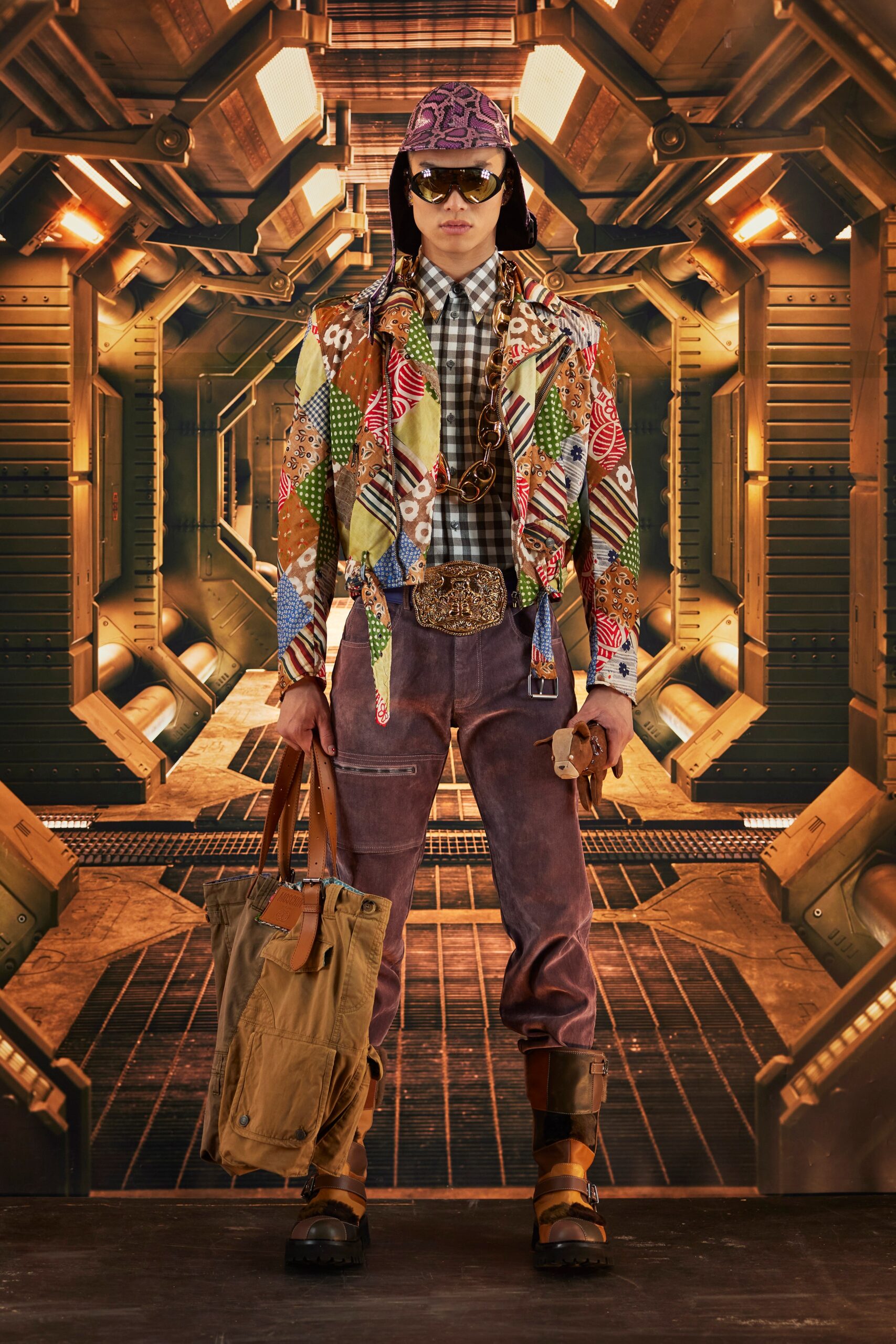 Moschino F/W 22 Look 35