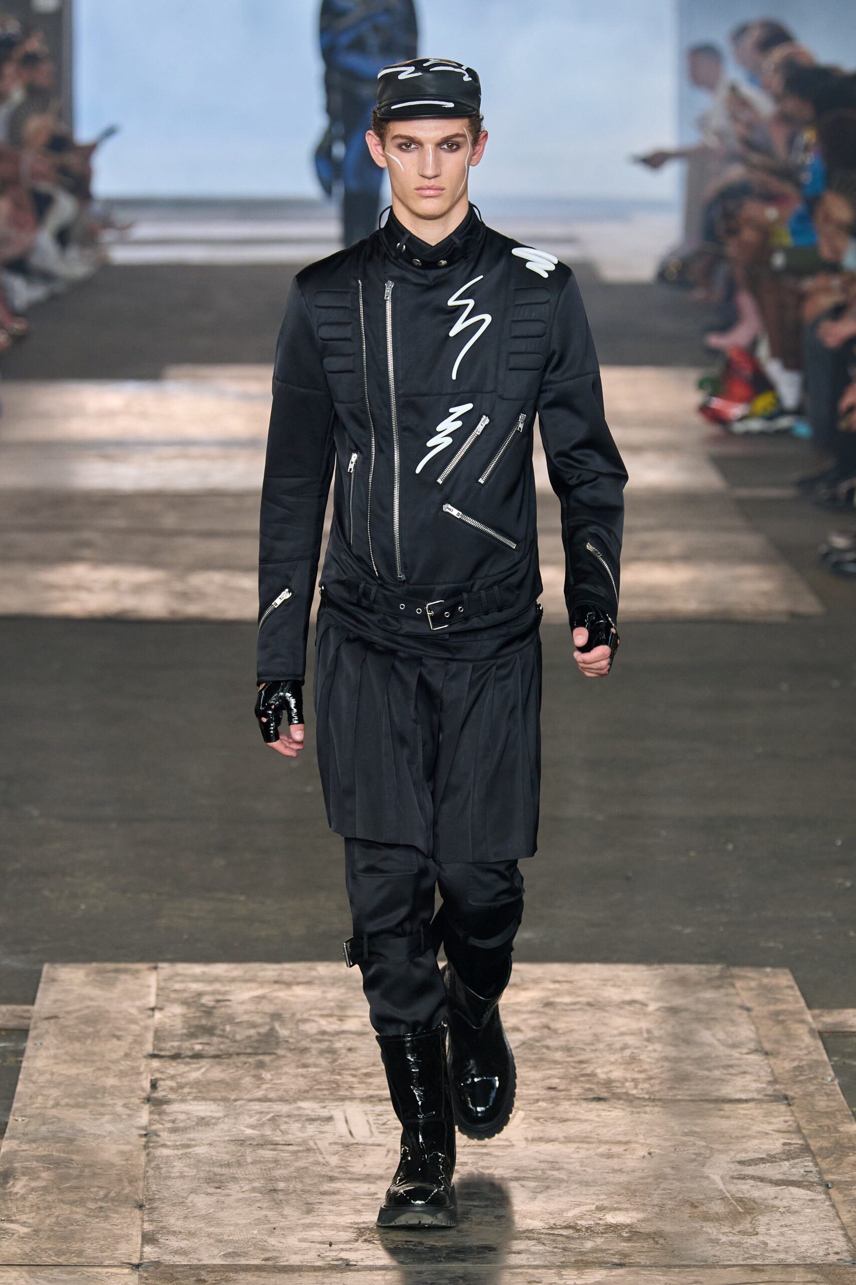 Moschino S/S 23 Menswear Look 35