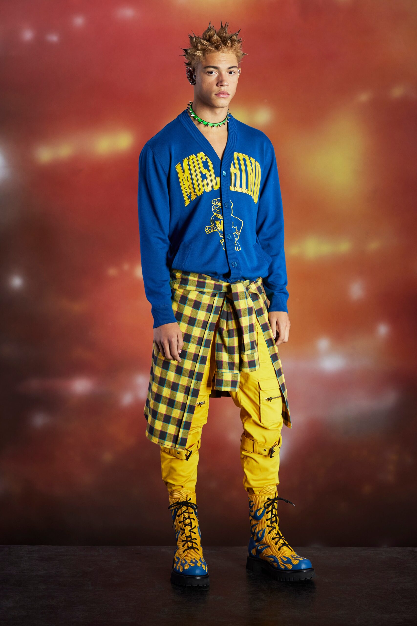 Moschino F/W 22 Look 36