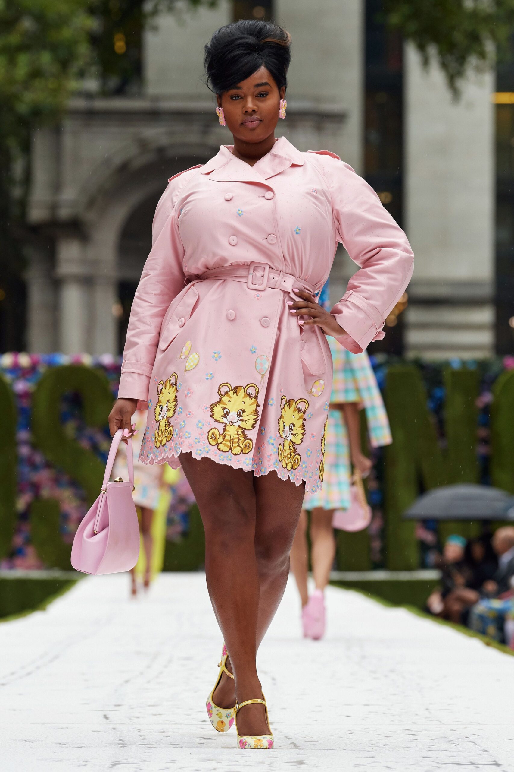 Moschino S/S 22 Look 36
