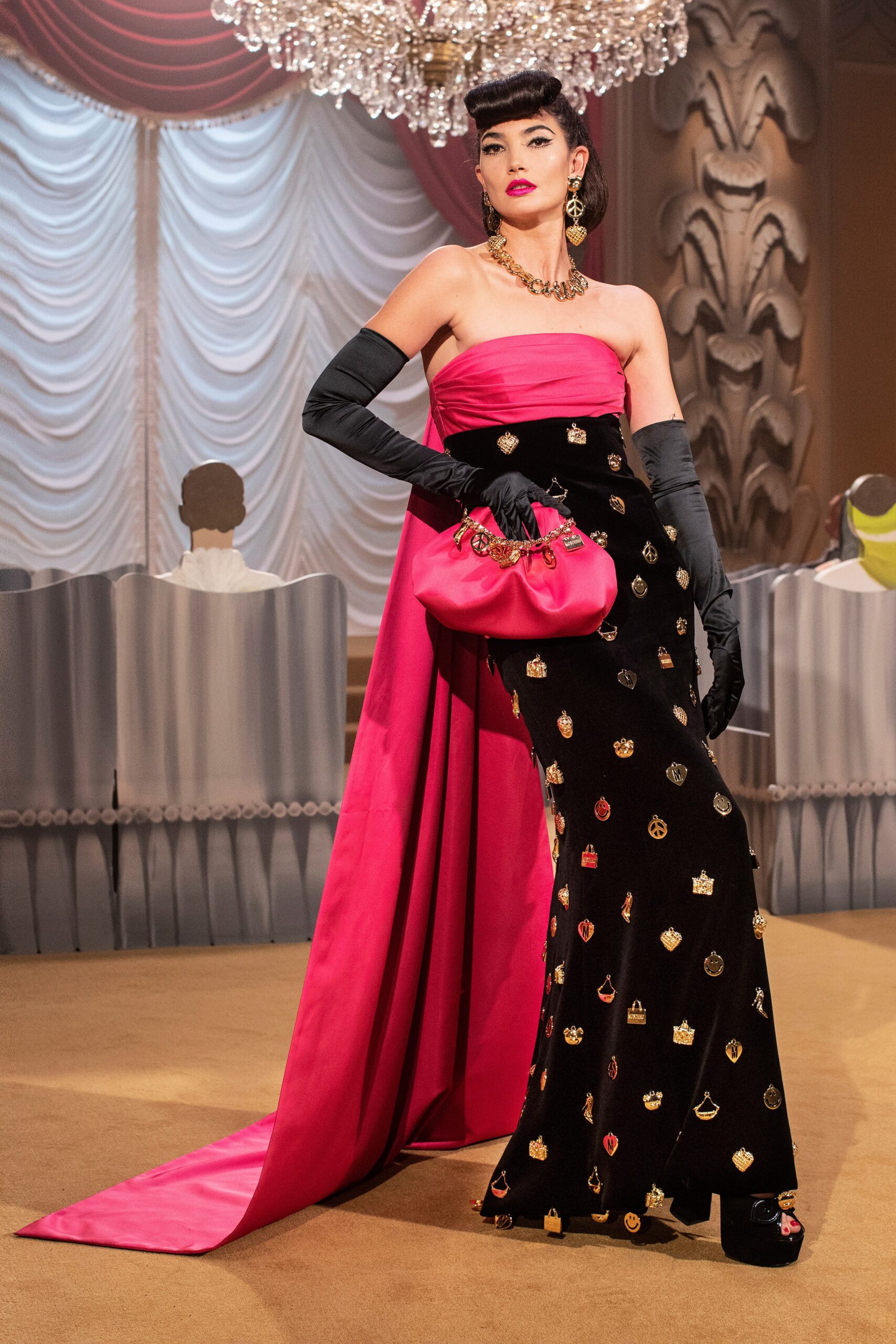 Moschino F/W 21 Look 36