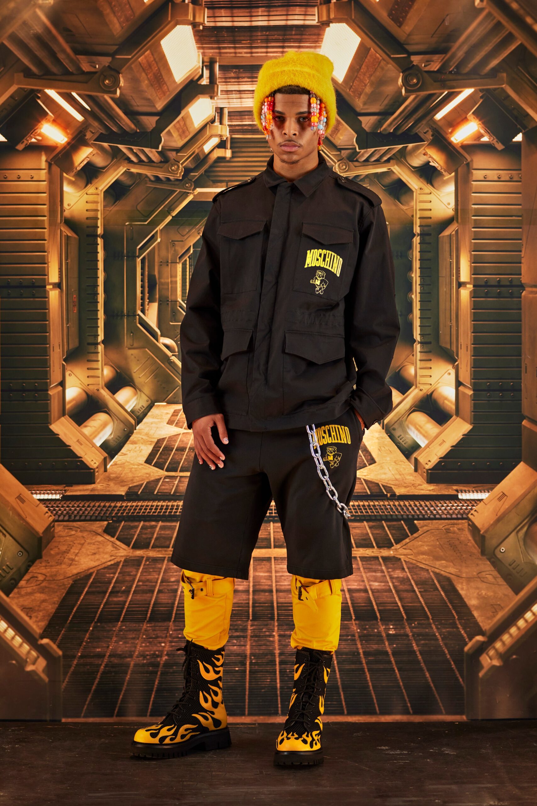Moschino F/W 22 Look 37