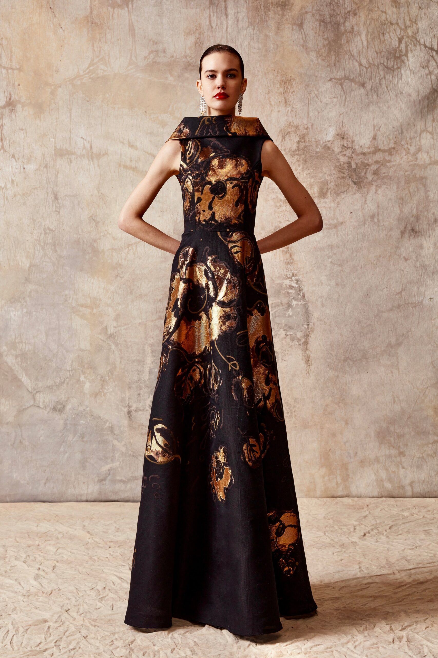 Naeem Khan F/W 22 Look 37