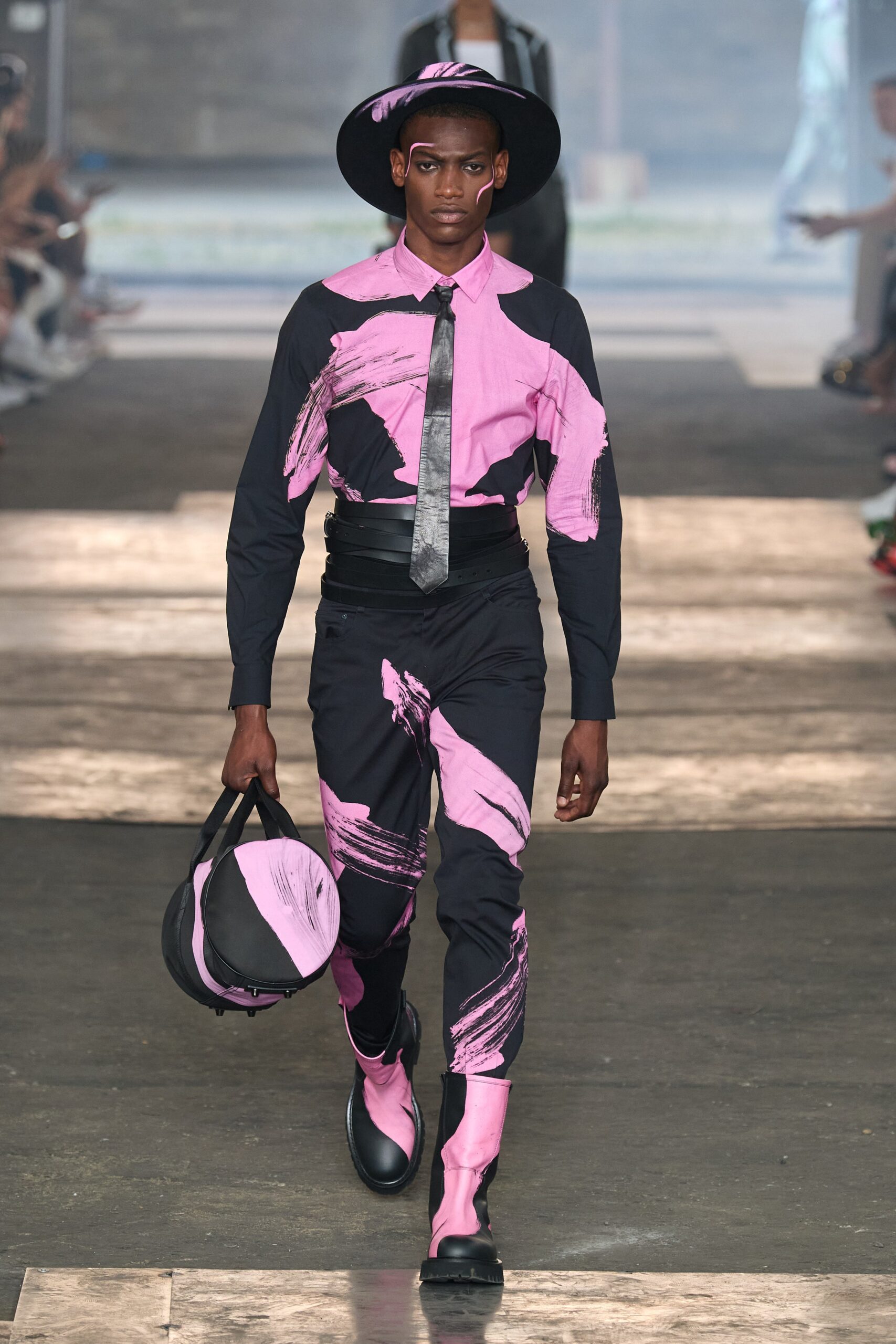 Moschino S/S 23 Menswear Look 37