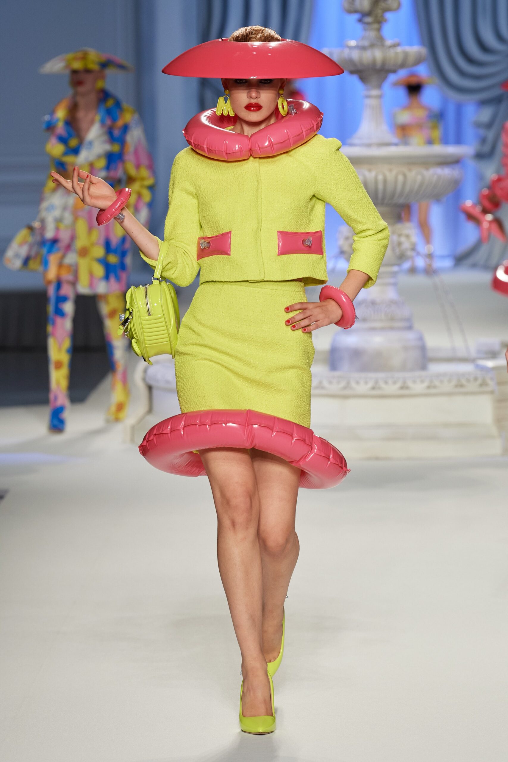 Moschino S/S 23 Look 37