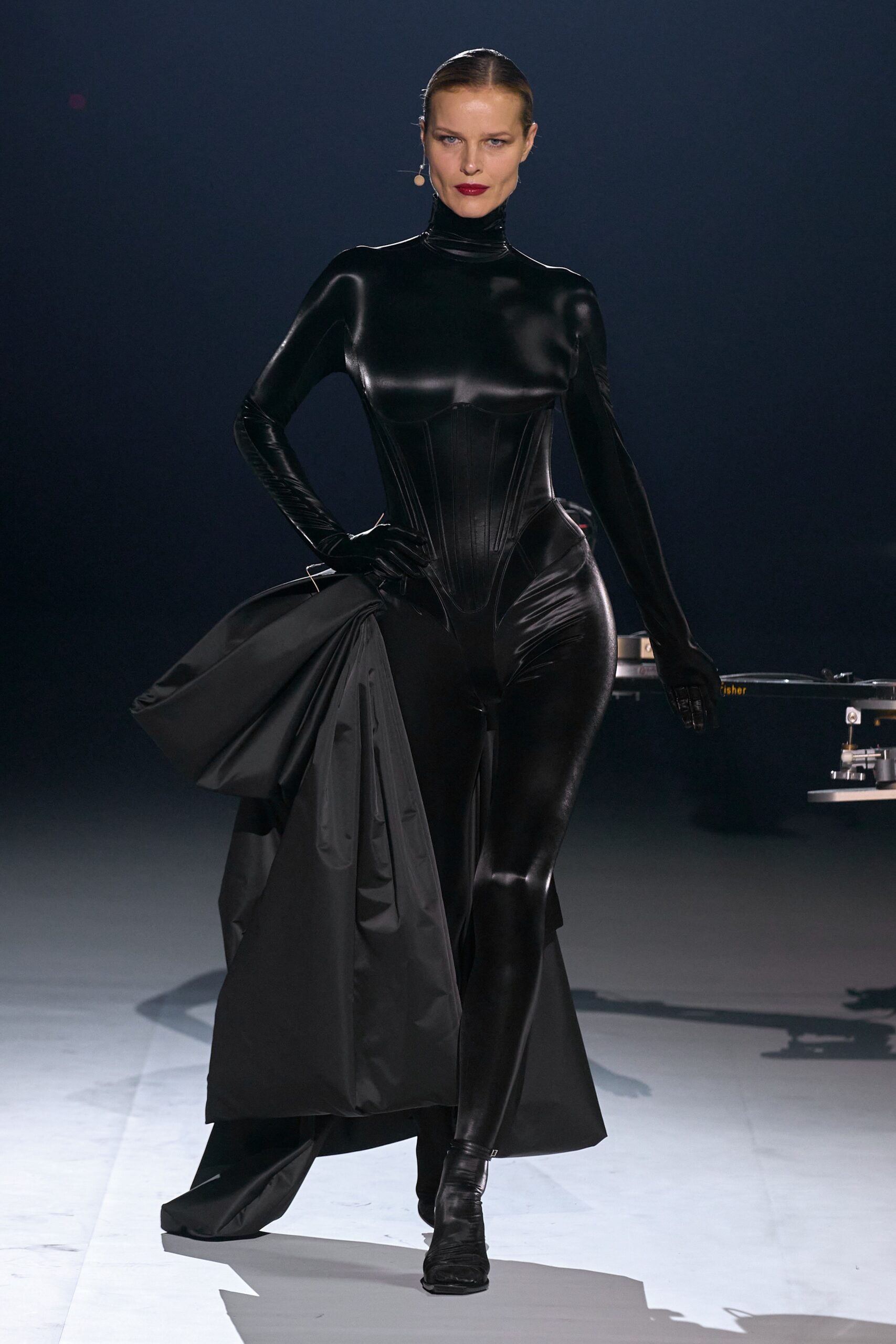 Mugler F/W 22 Look 36