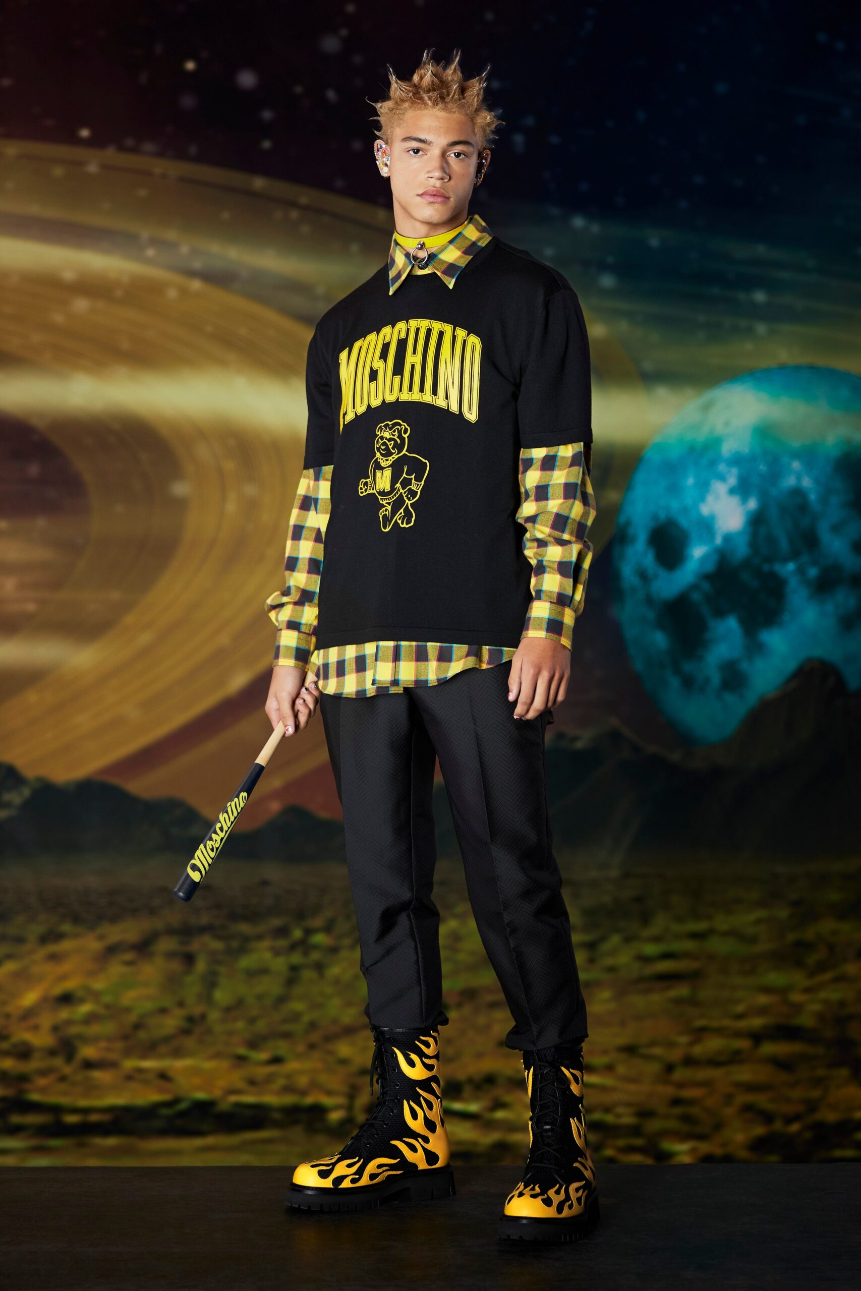 Moschino F/W 22 Look 38