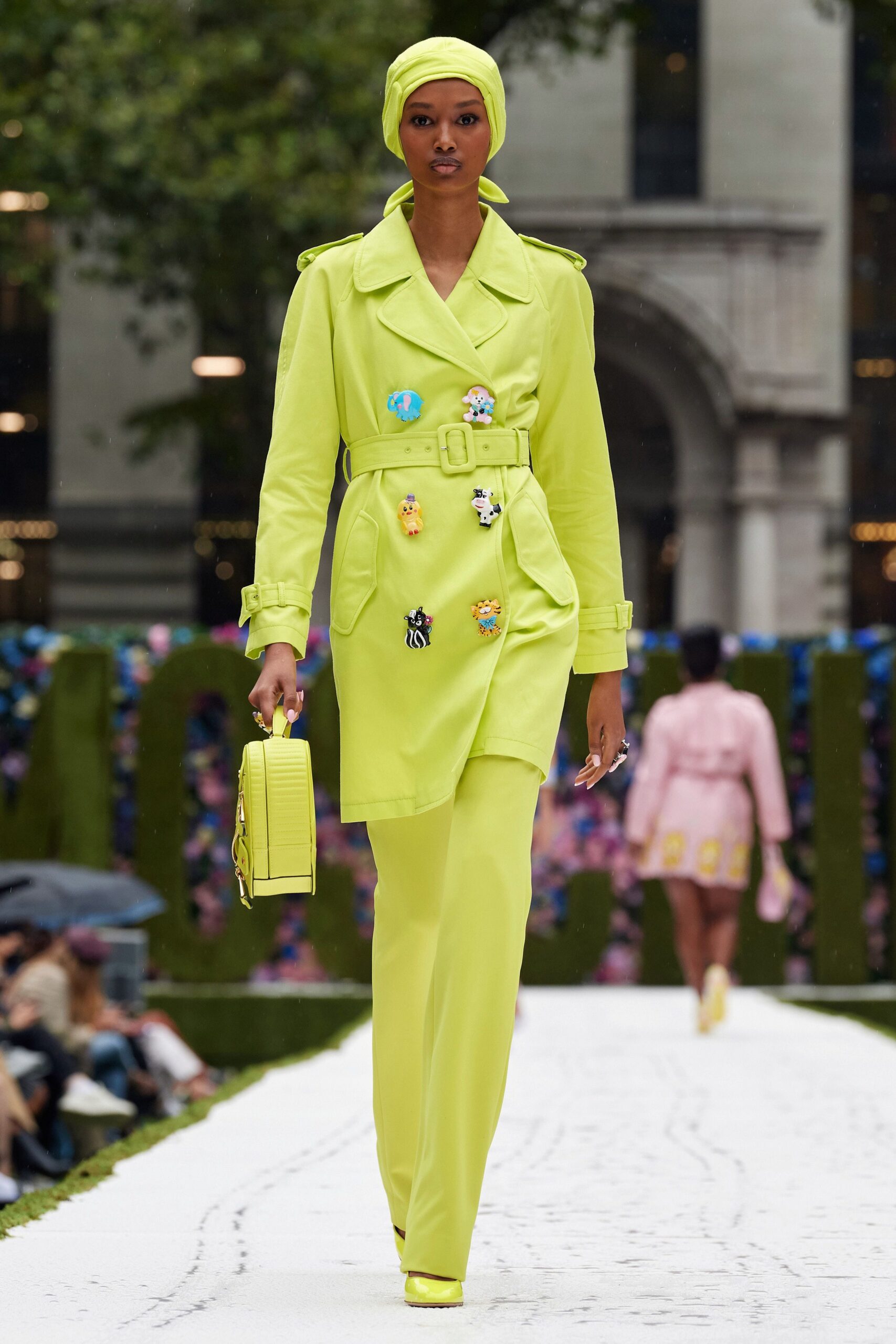 Moschino S/S 22 Look 38