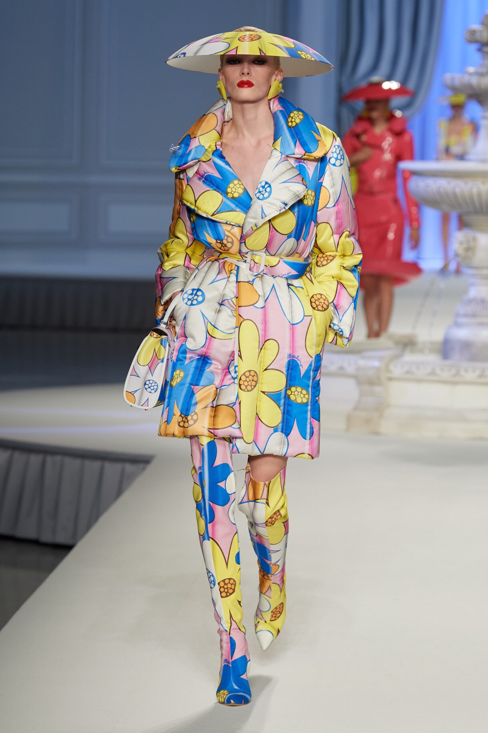 Moschino S/S 23 Look 38