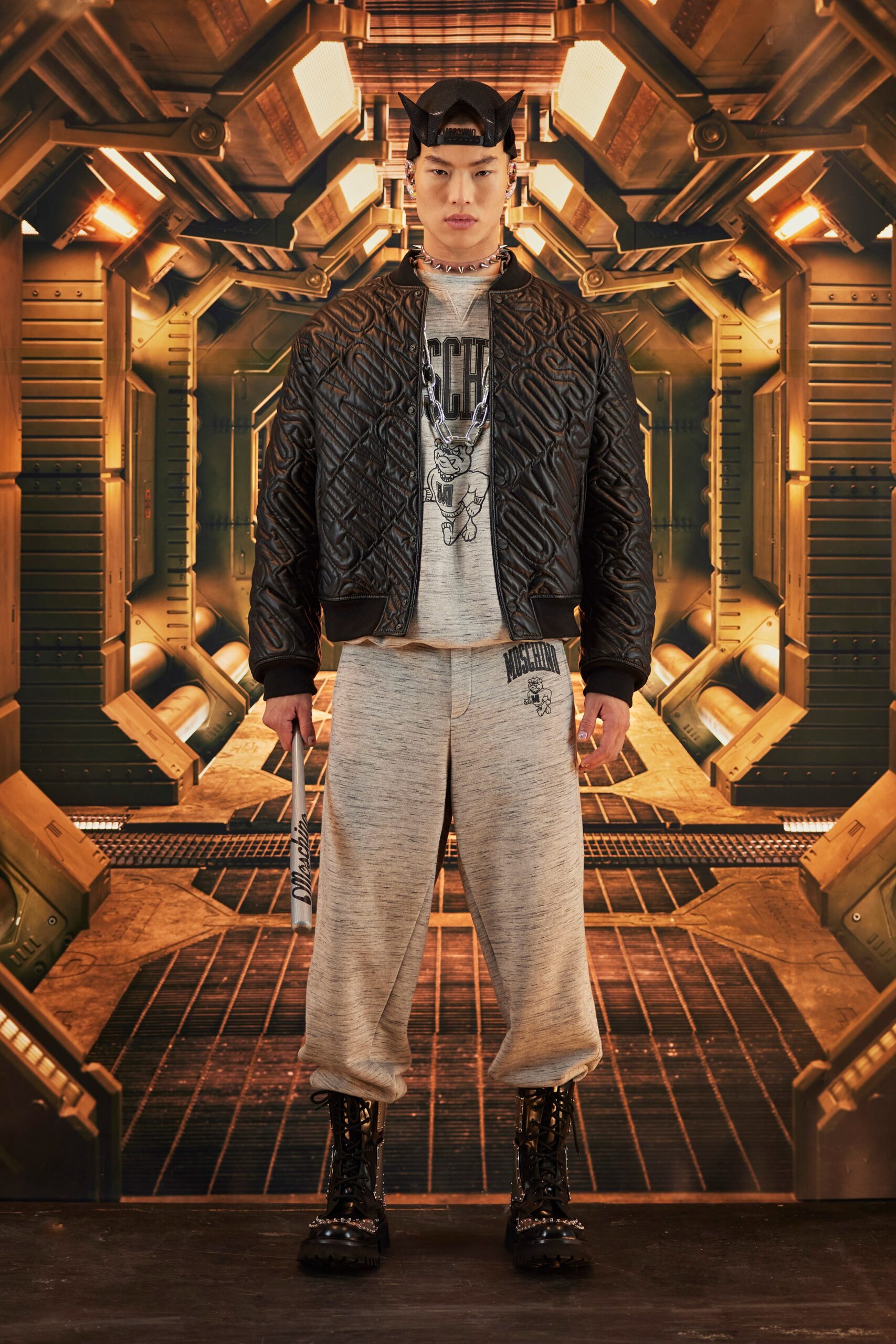 Moschino F/W 22 Look 39