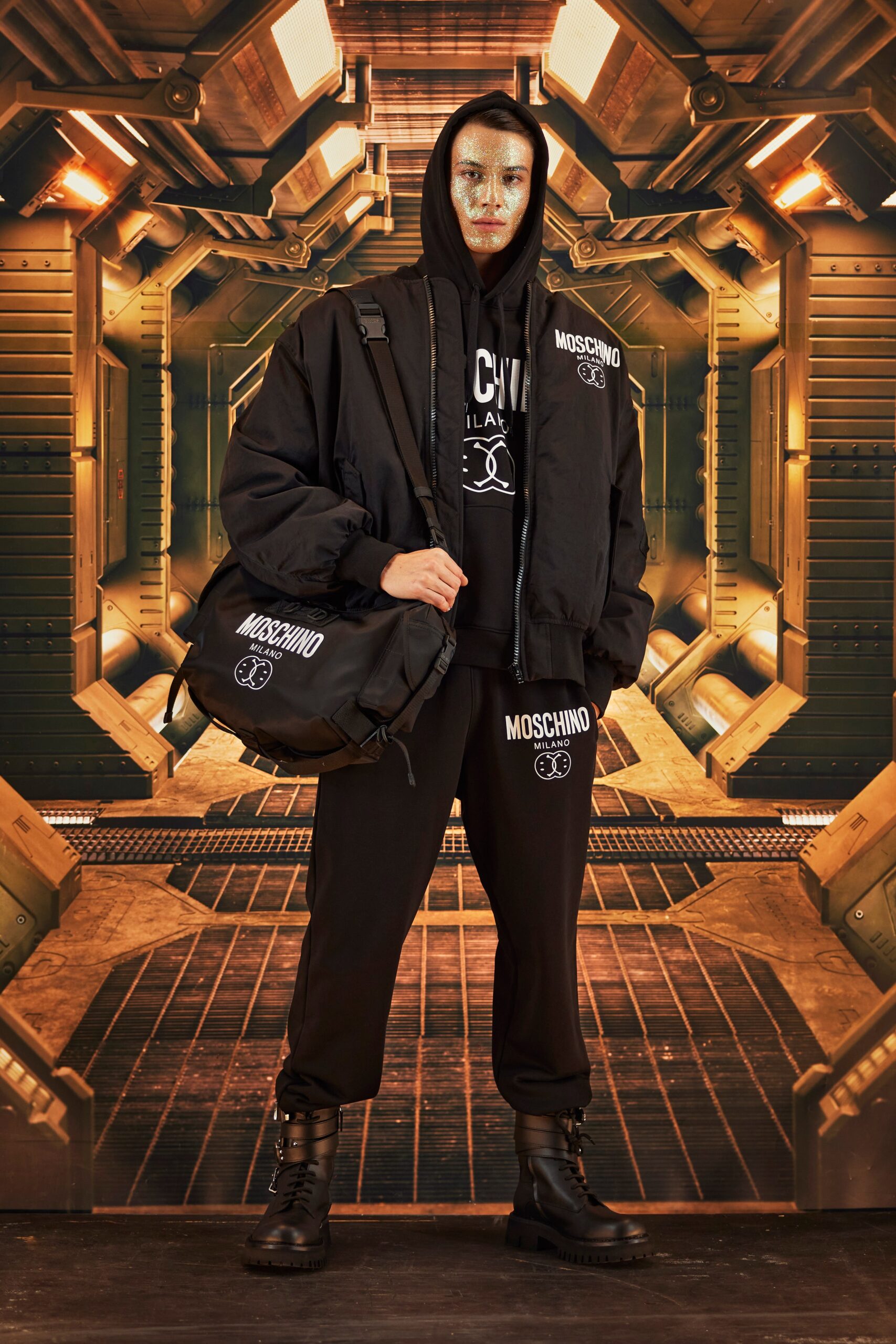 Moschino F/W 22 Look 41