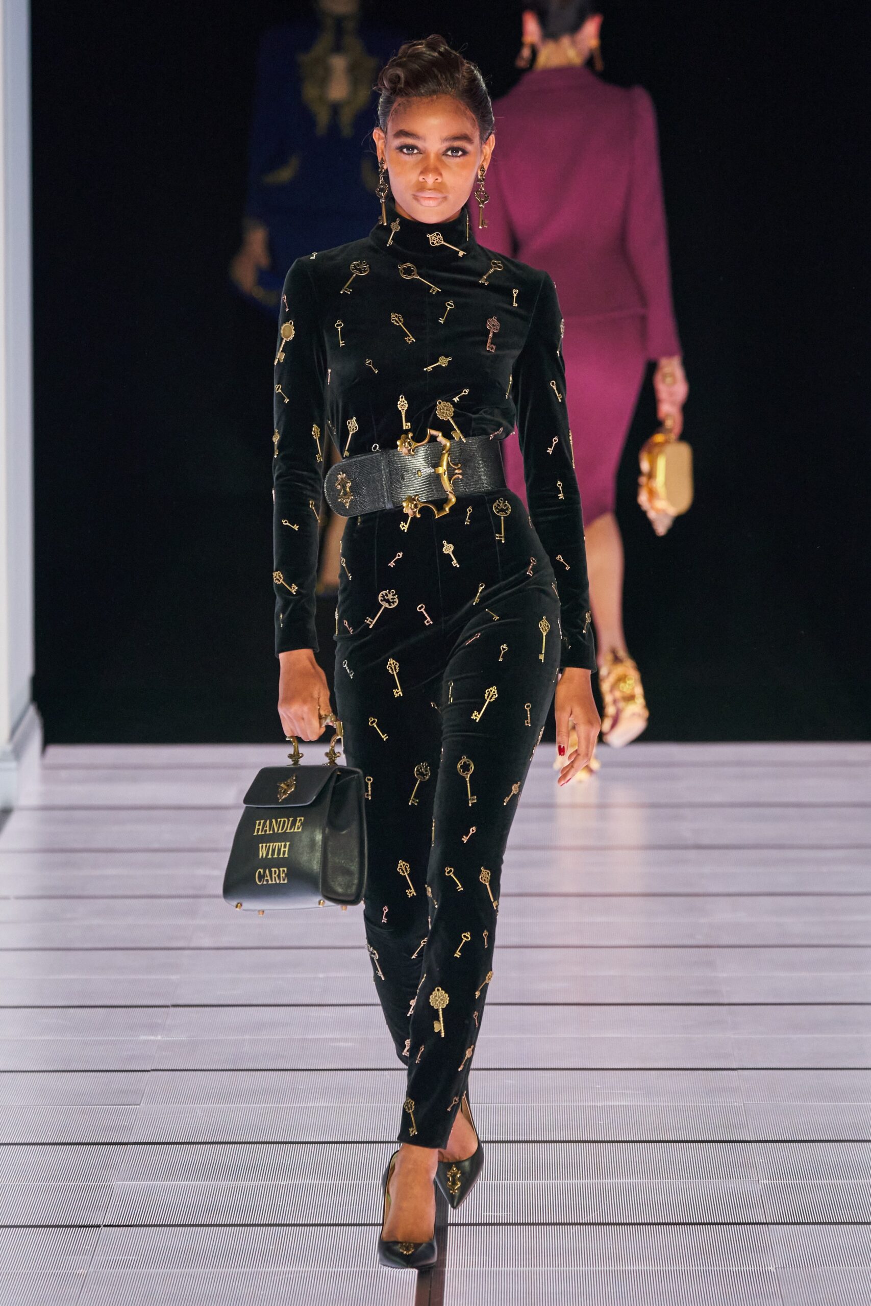Moschino F/W 22 Look 41
