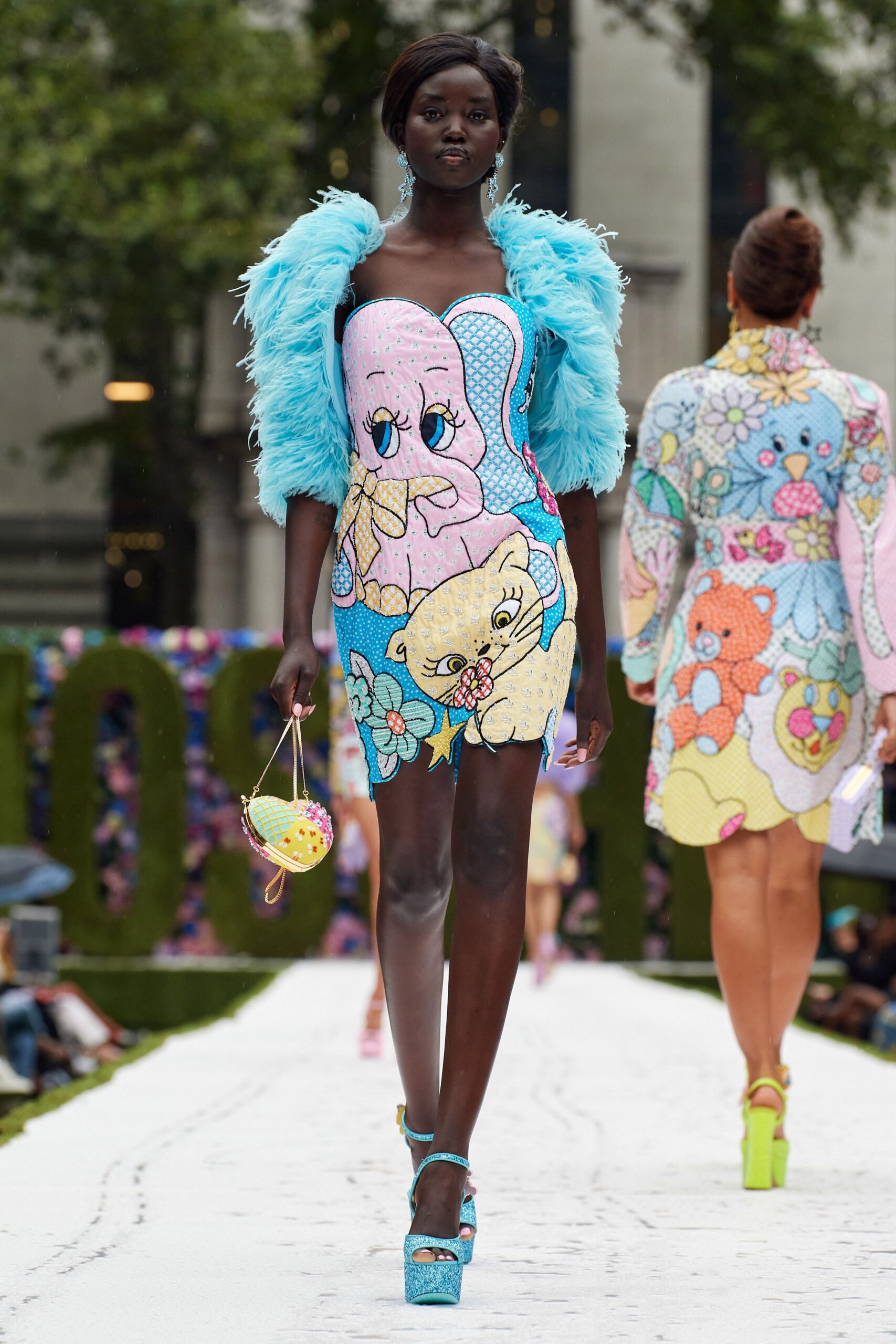 Moschino S/S 22 Look 43